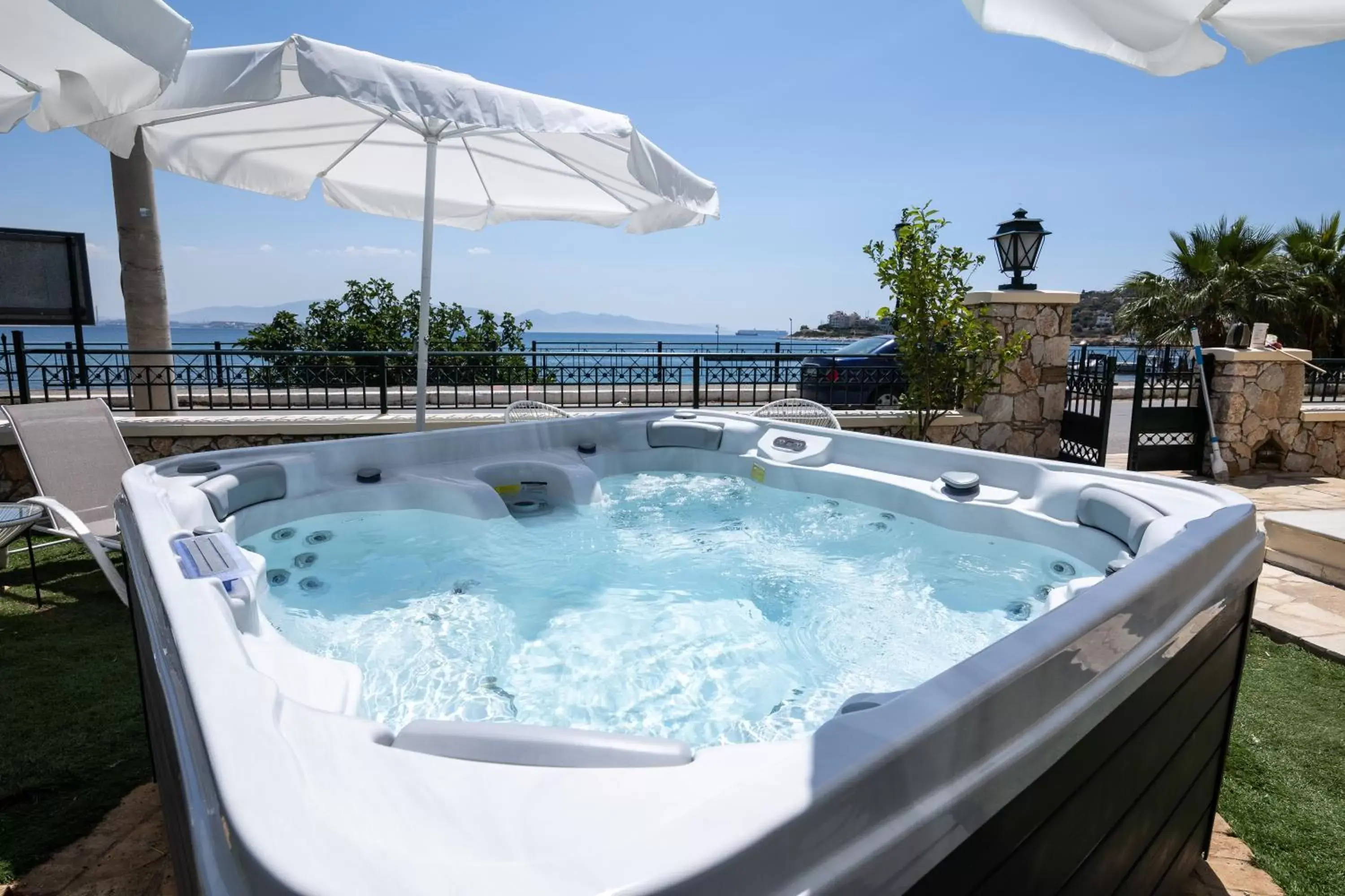 Hot Tub in Votsalakia Hotel & Suites