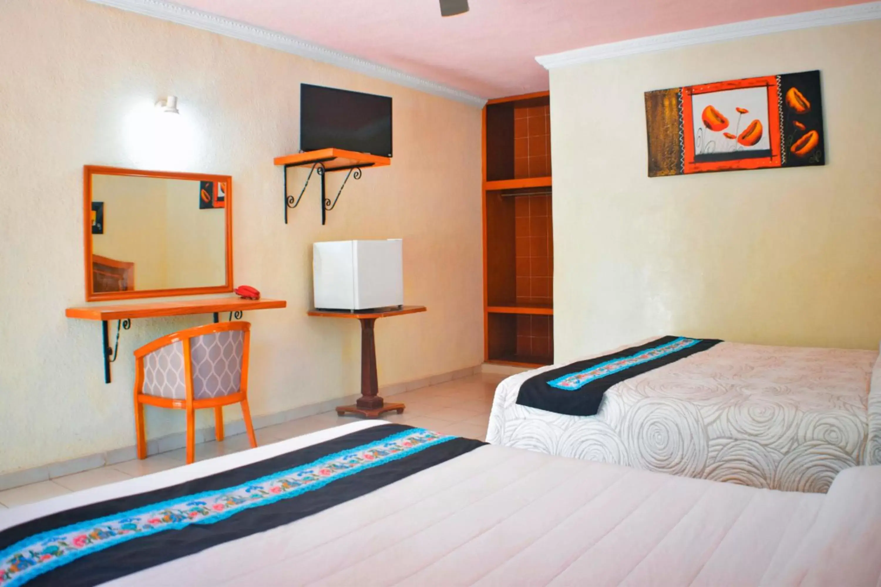 TV and multimedia, Bed in Hotel Hacienda Sánchez