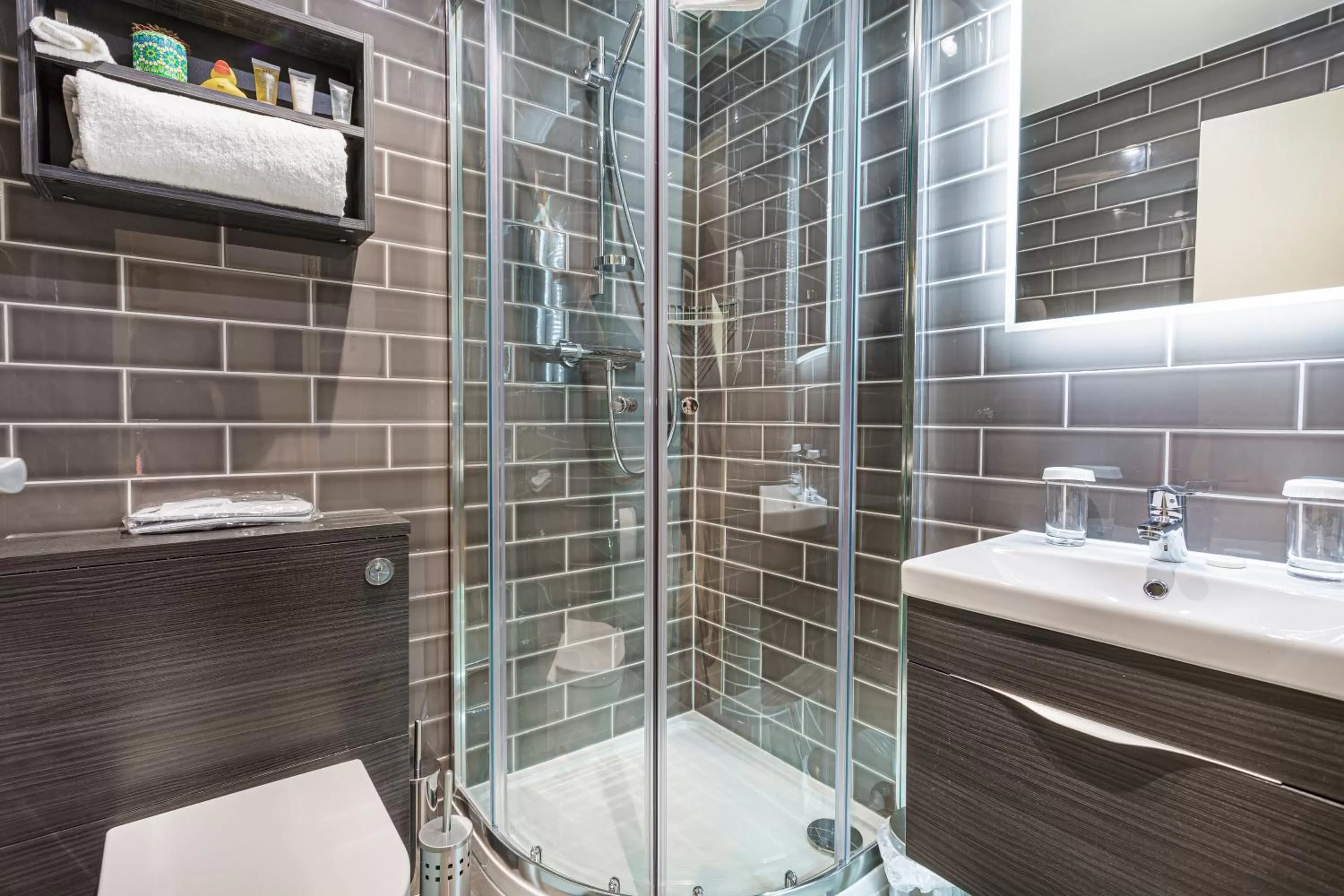 Bathroom in The Rutland Arms Hotel, Bakewell, Derbyshire - The Coaching Inn Group
