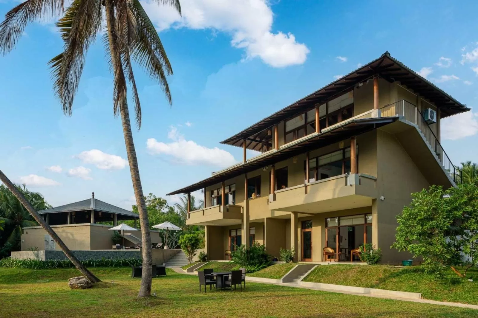 Property building in Kiss Blossom