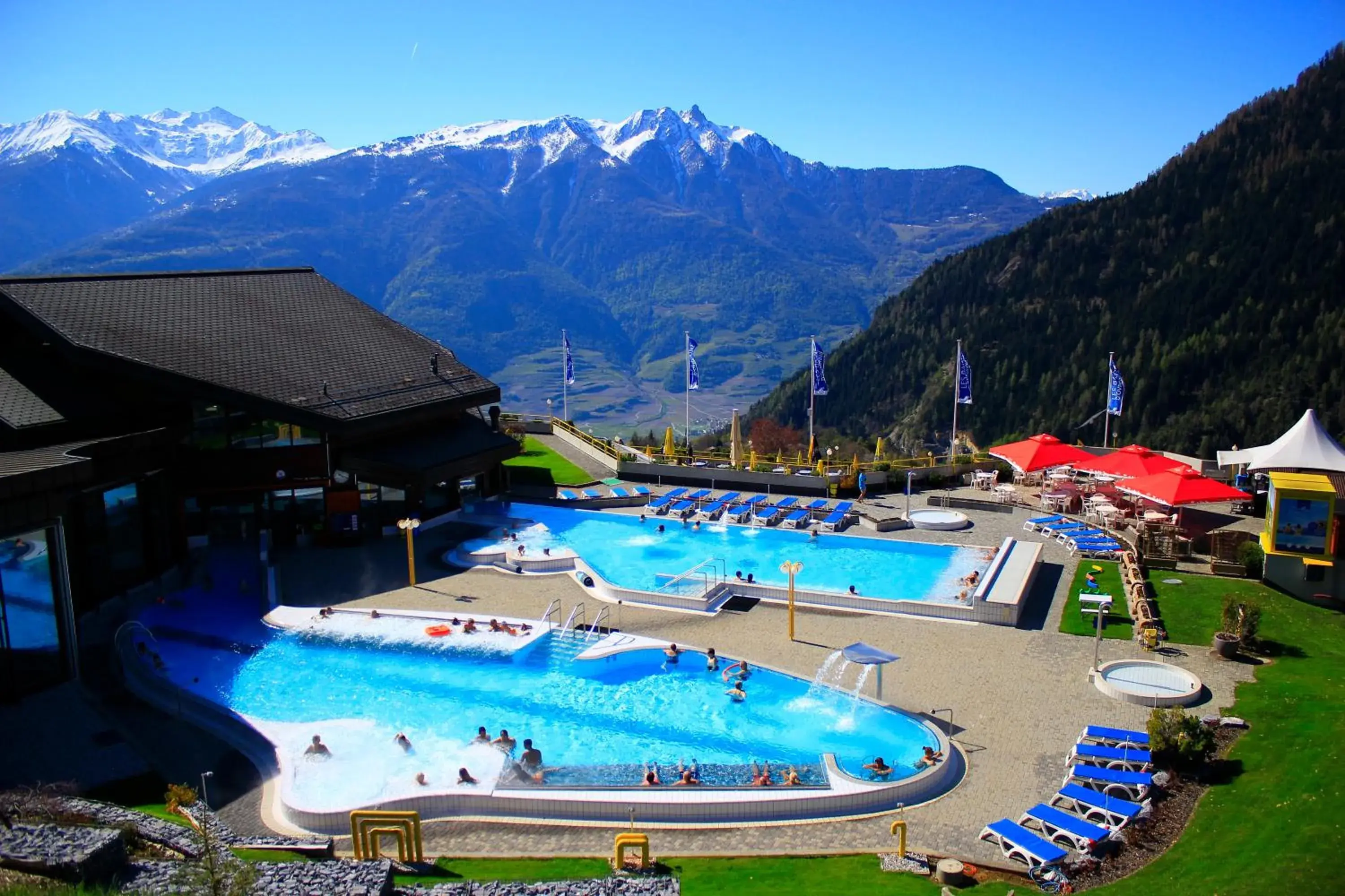 Hot Spring Bath, Pool View in Hôtel des Bains d'Ovronnaz