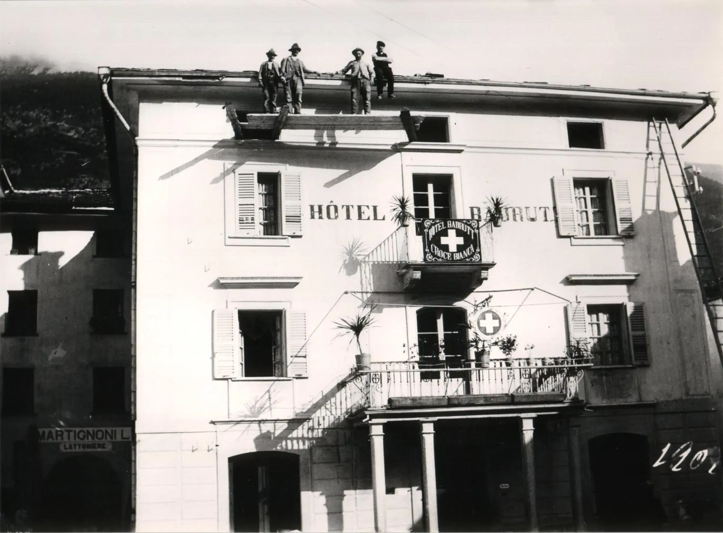 Property Building in Albergo Croce Bianca