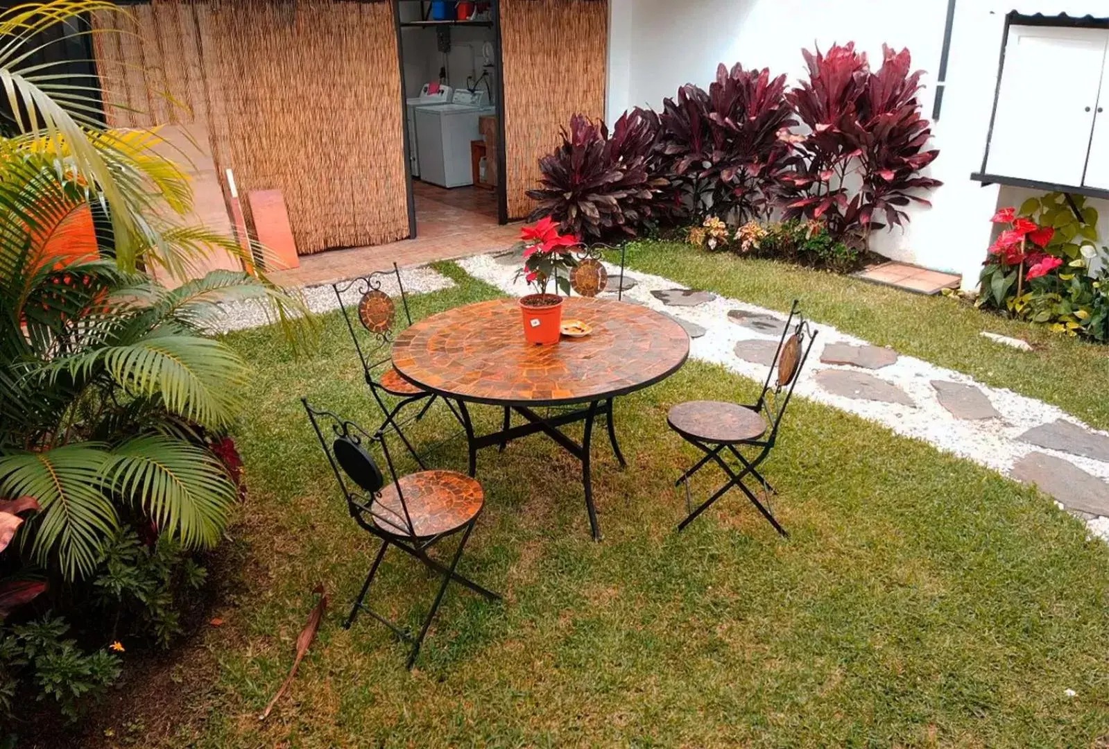 Balcony/Terrace, Garden in Trebol Amarillo Bed & Breakfast