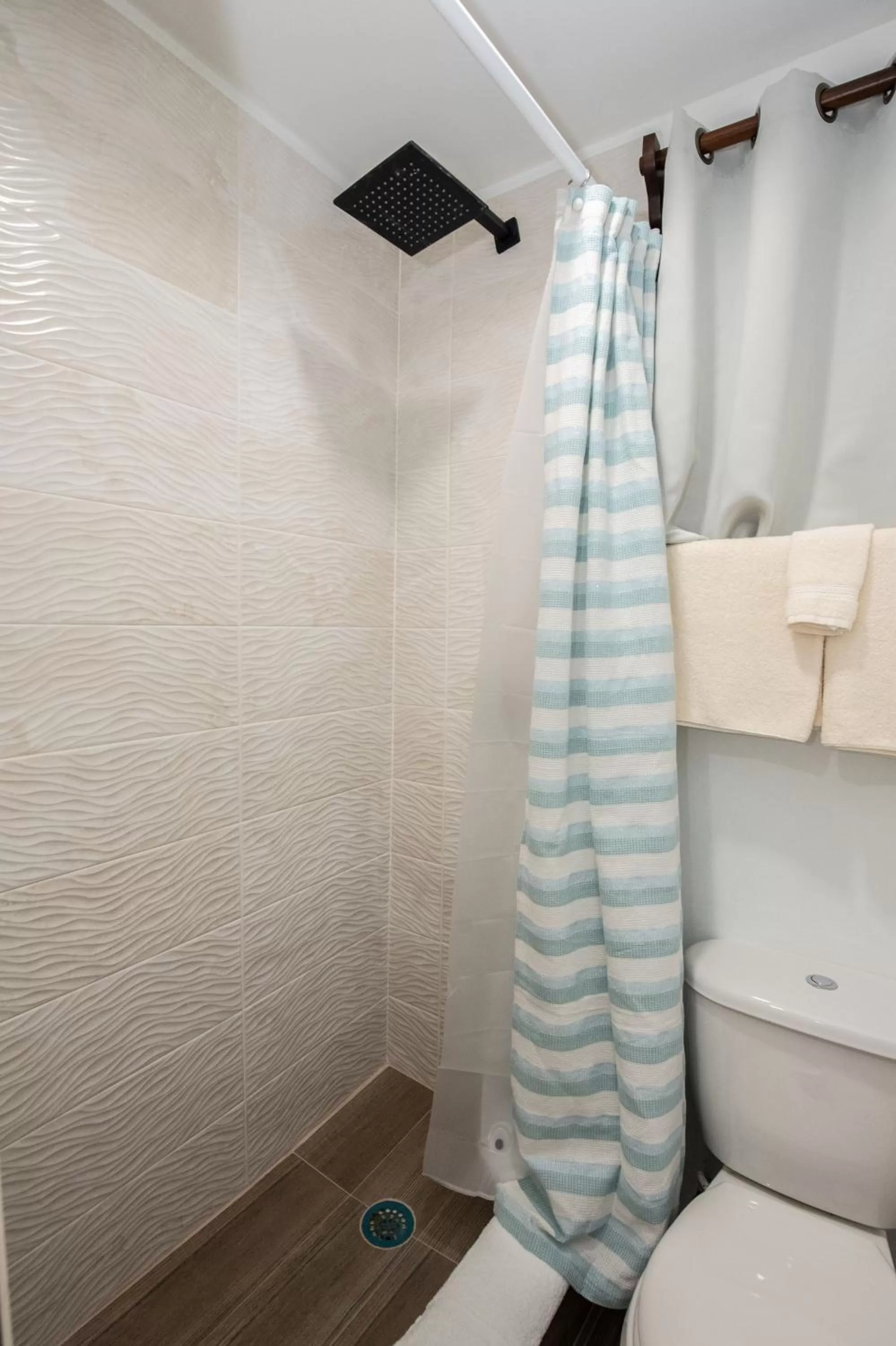 Shower in La Casa de Paz Hotel