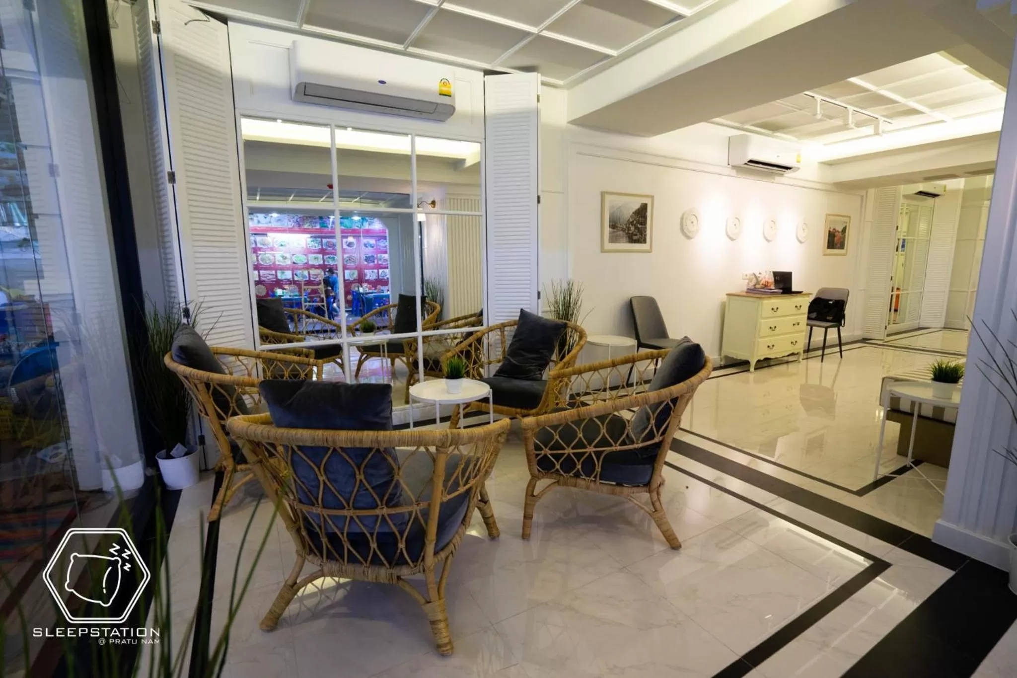 Seating area in Sleepstation at Pratunam