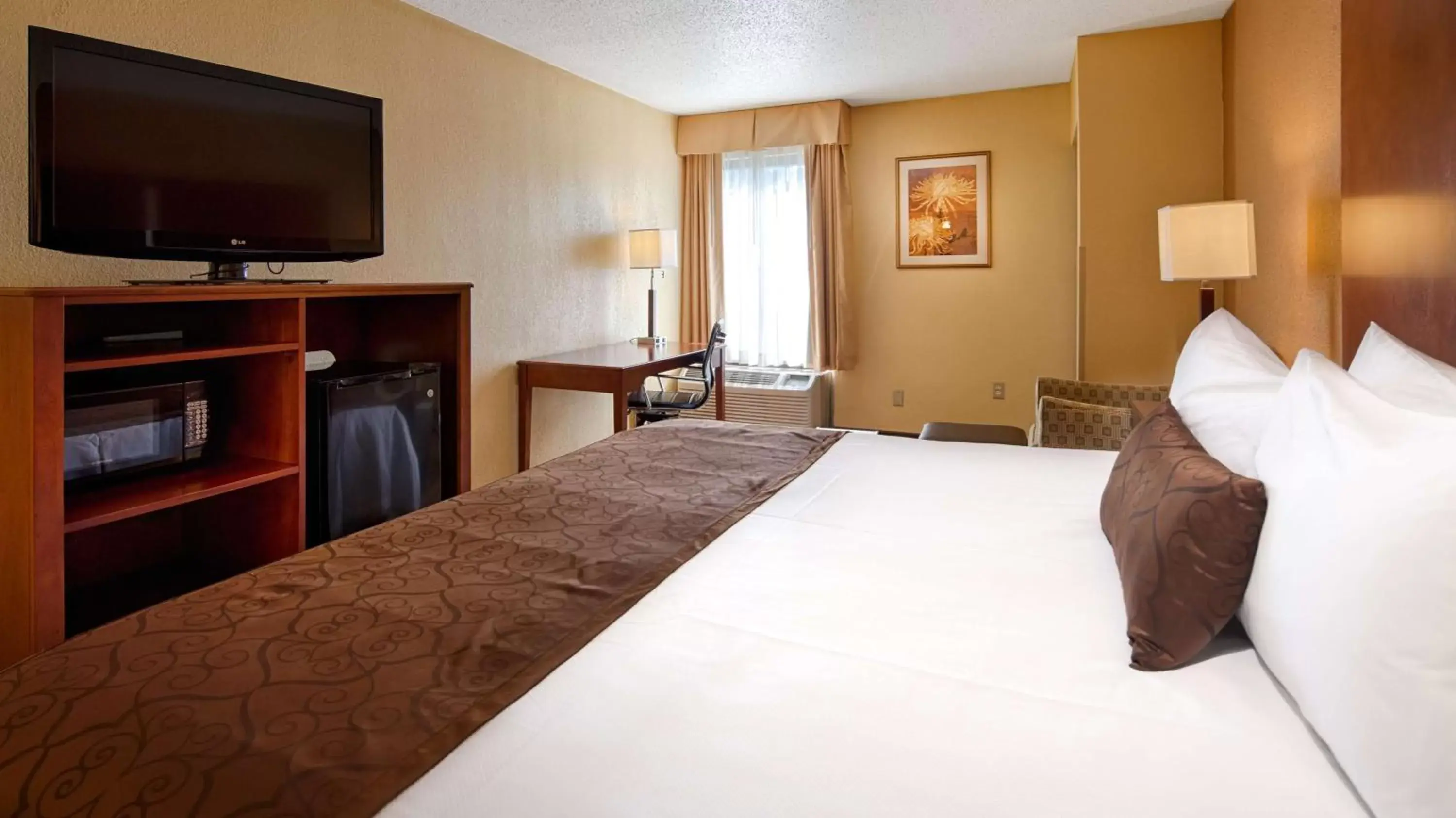 Photo of the whole room, Bed in Best Western Plus Richmond