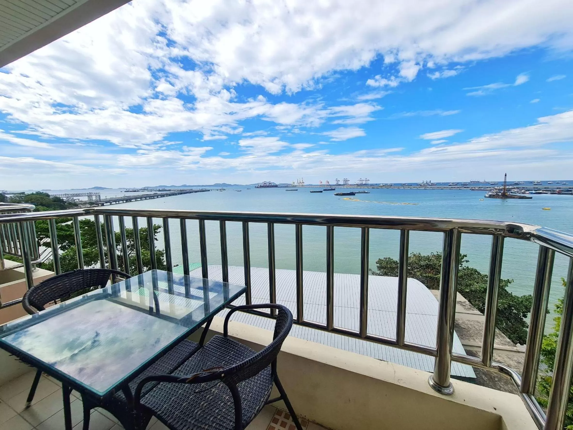 Sea view in โรงแรม ชาโตว์วิสต้า