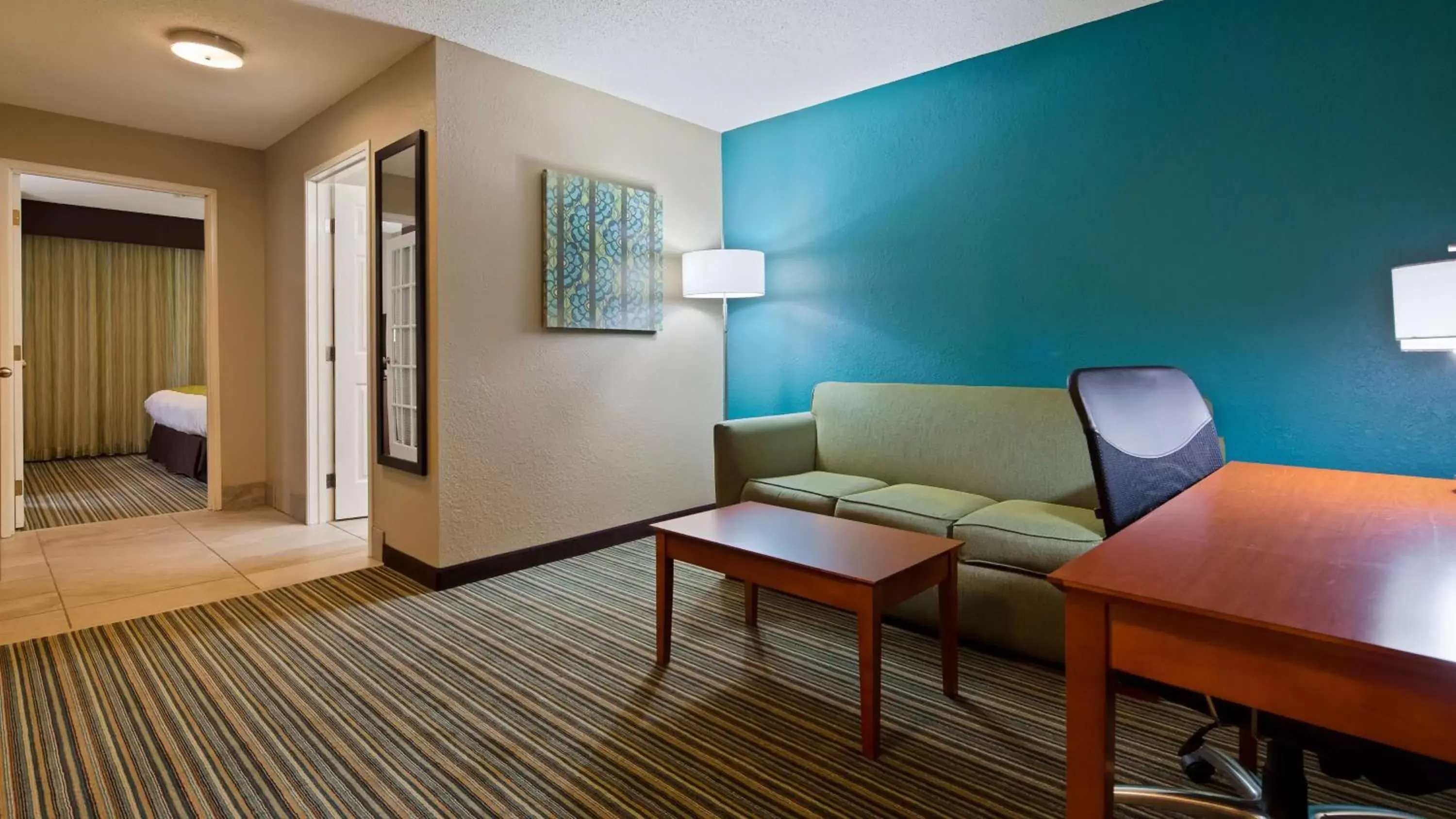 Photo of the whole room, Seating Area in BEST WESTERN Plus Menomonie Inn & Suites