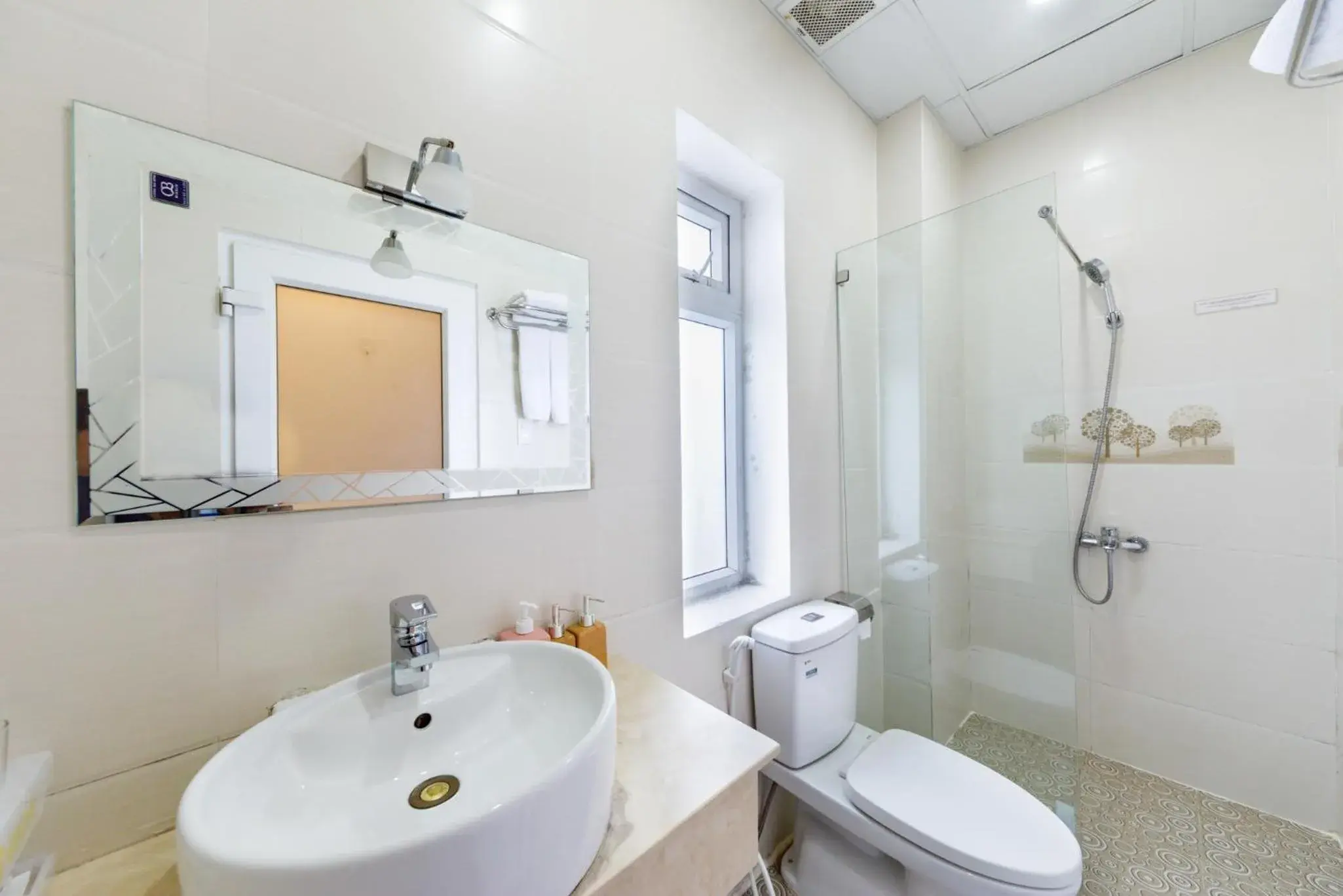 Bathroom in Golden Bee Hotel