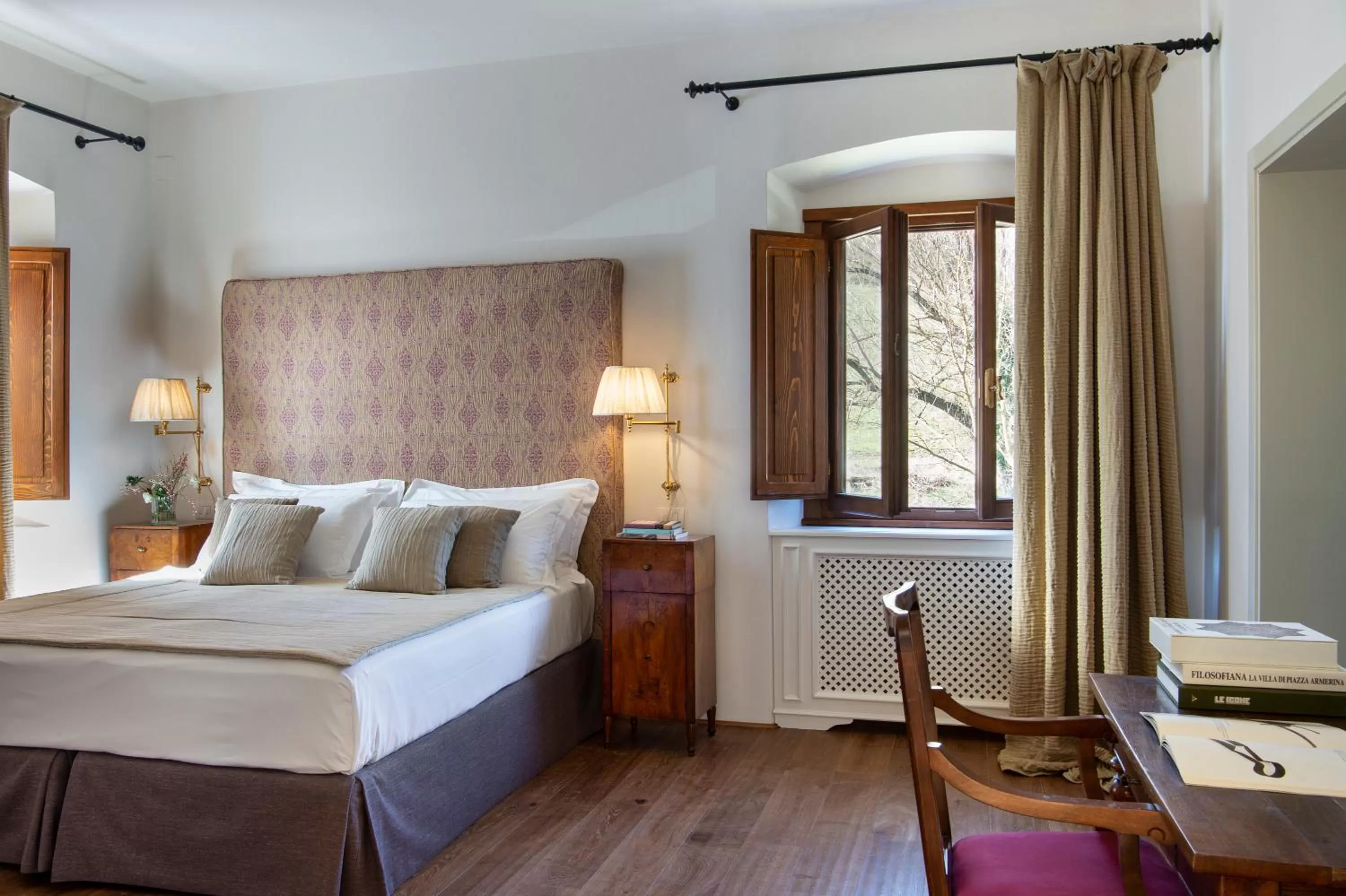 Bed in Viesca Toscana Suites & Villas