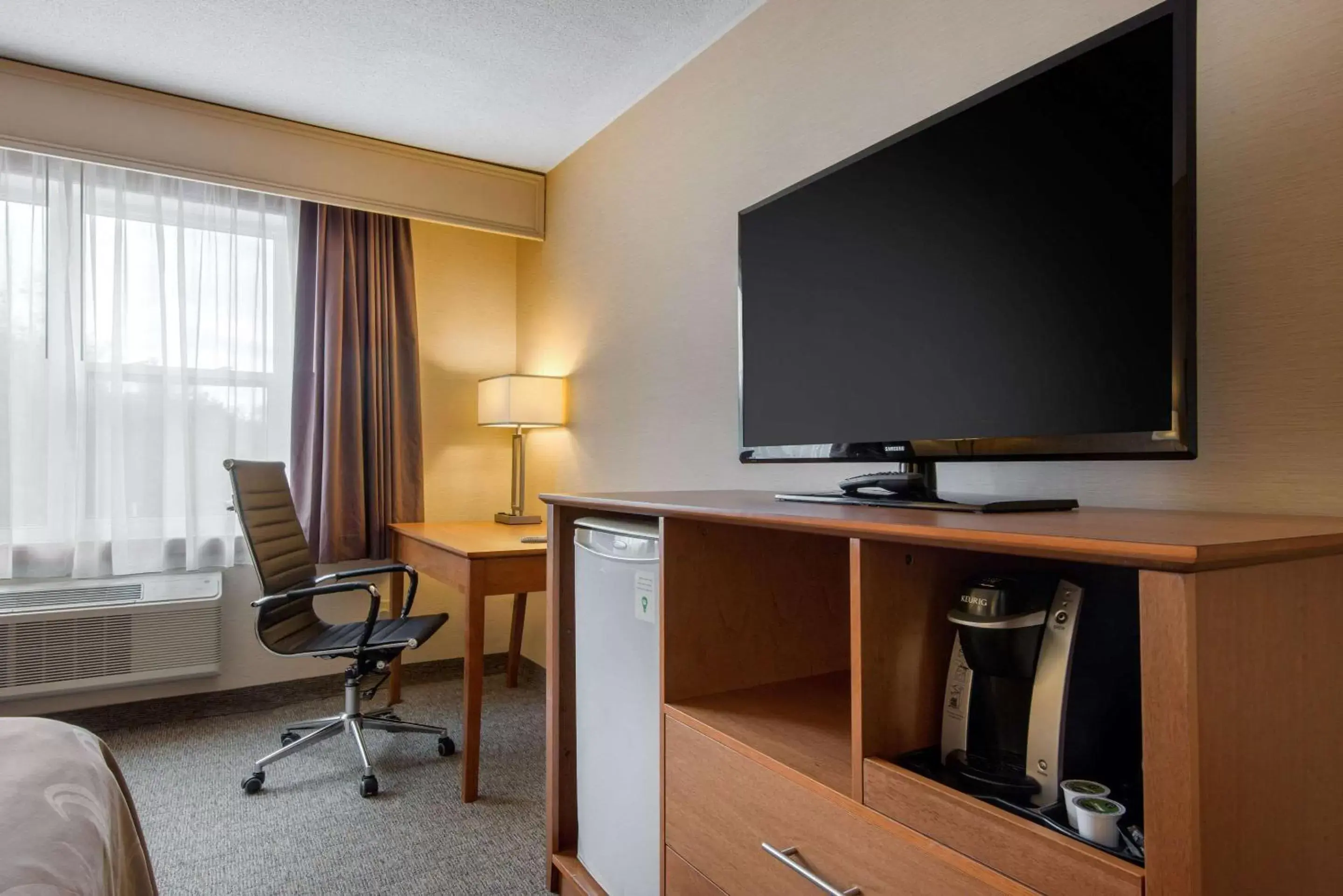 Photo of the whole room, TV/Entertainment Center in Quality Inn & Conference Centre Downtown Sudbury