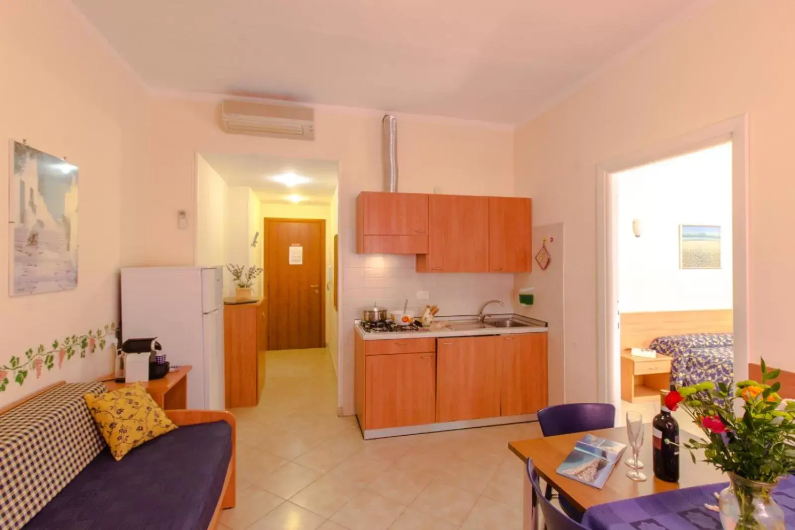 Dining area, Kitchen/Kitchenette in Casa Vacanze Isophylla