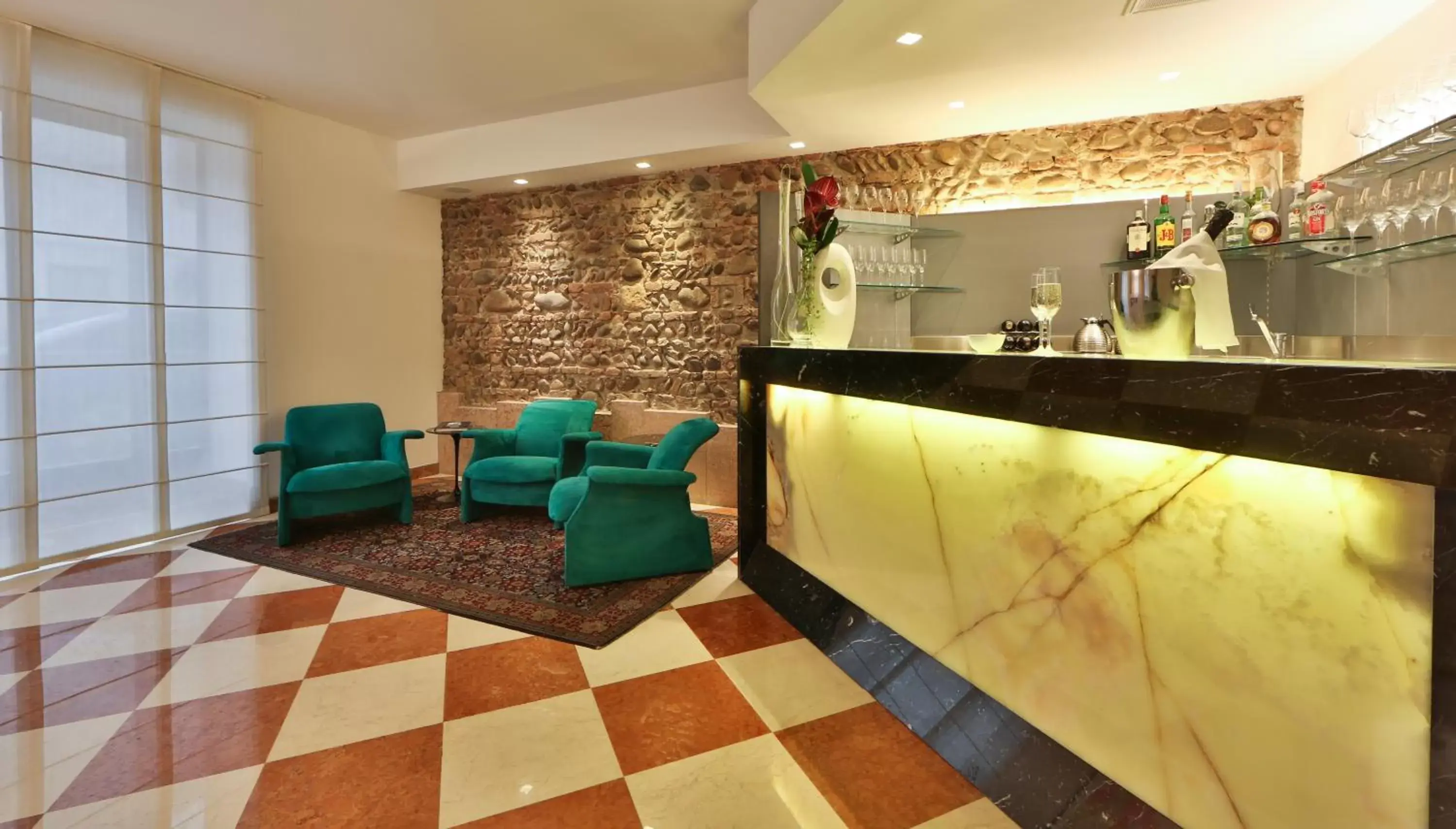 Lounge or bar, Lobby/Reception in Best Western Plus Hotel De Capuleti