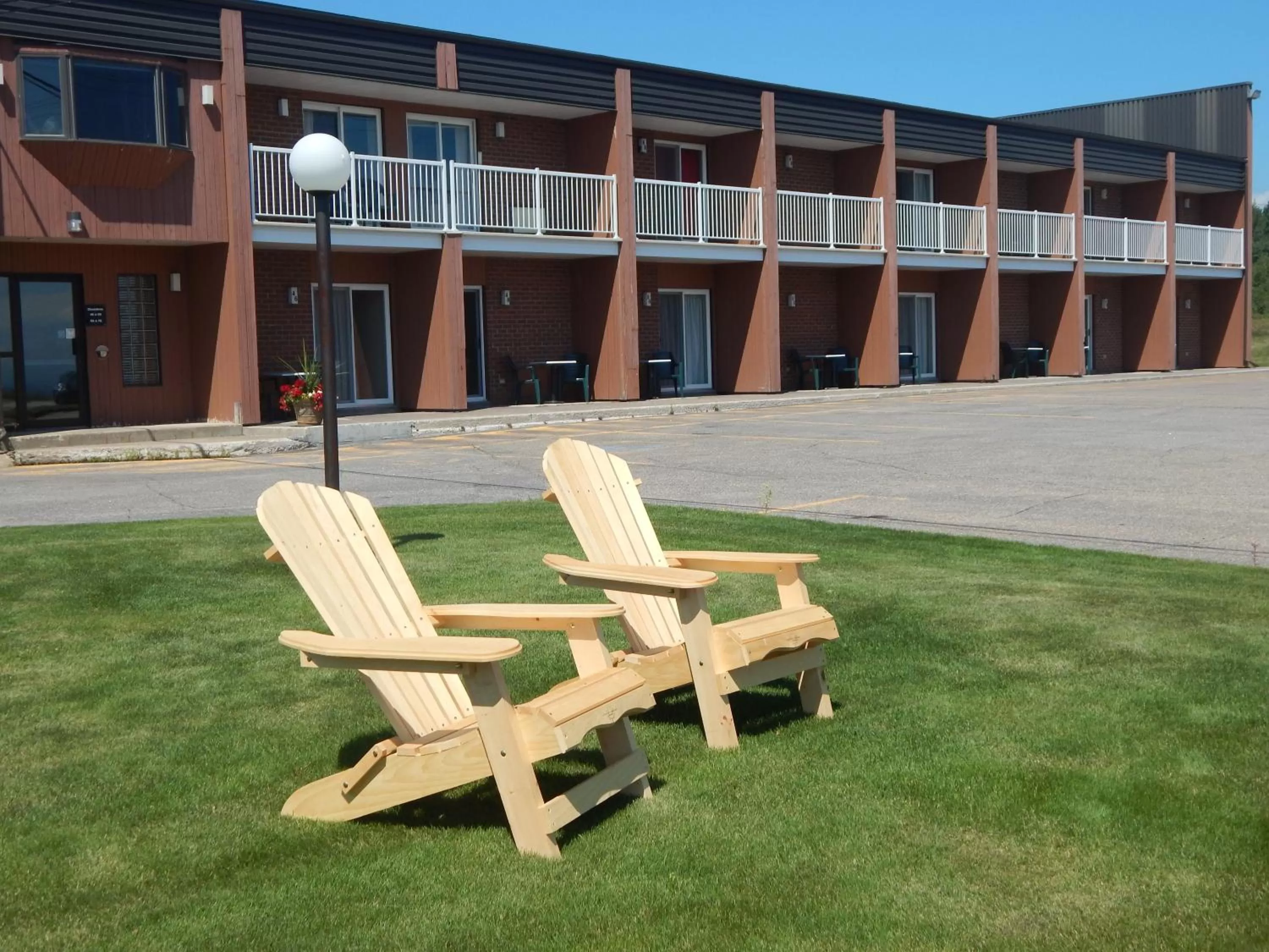 Property building in Complexe Hotelier Escoumins