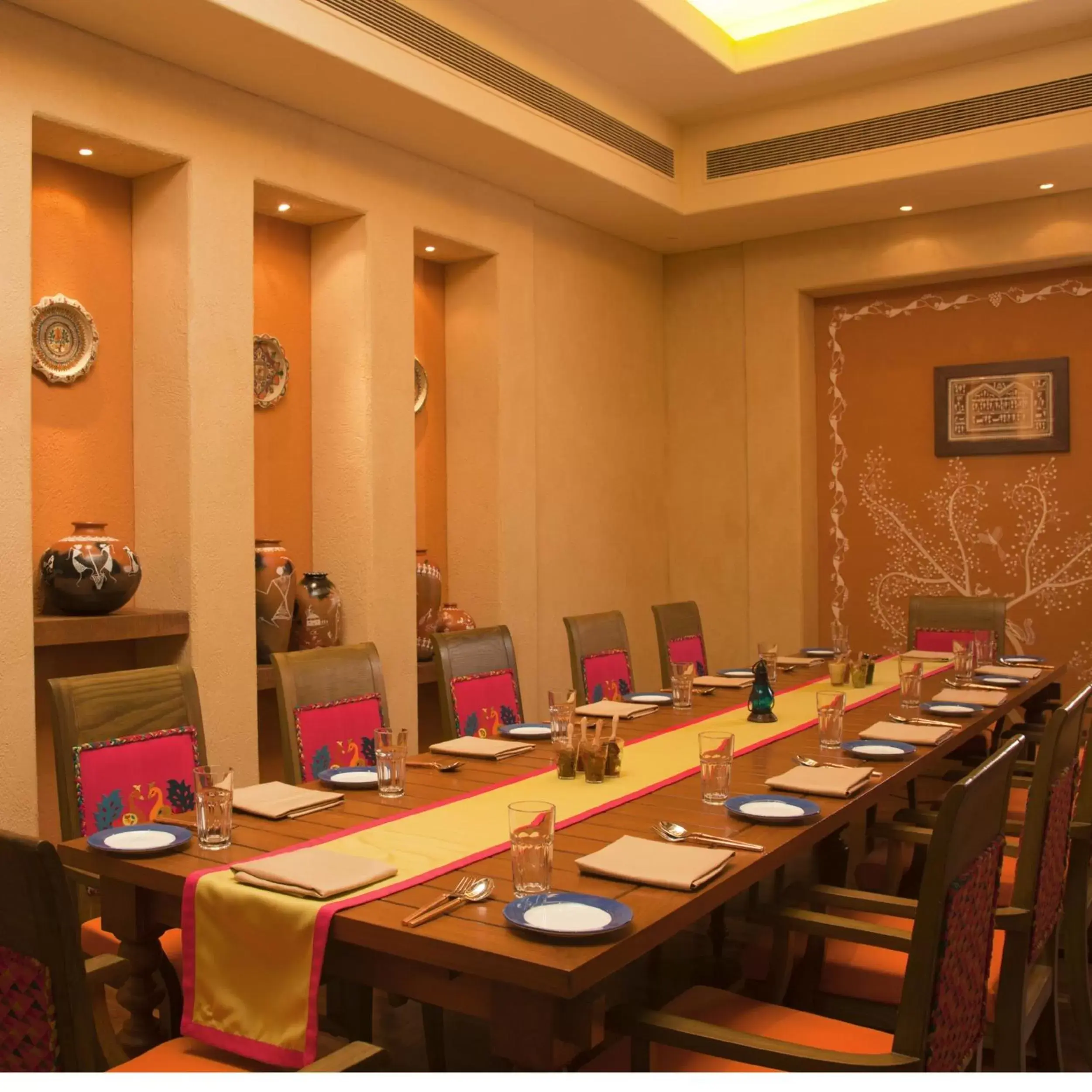 Restaurant/places to eat in Radisson Blu Hotel, Nagpur