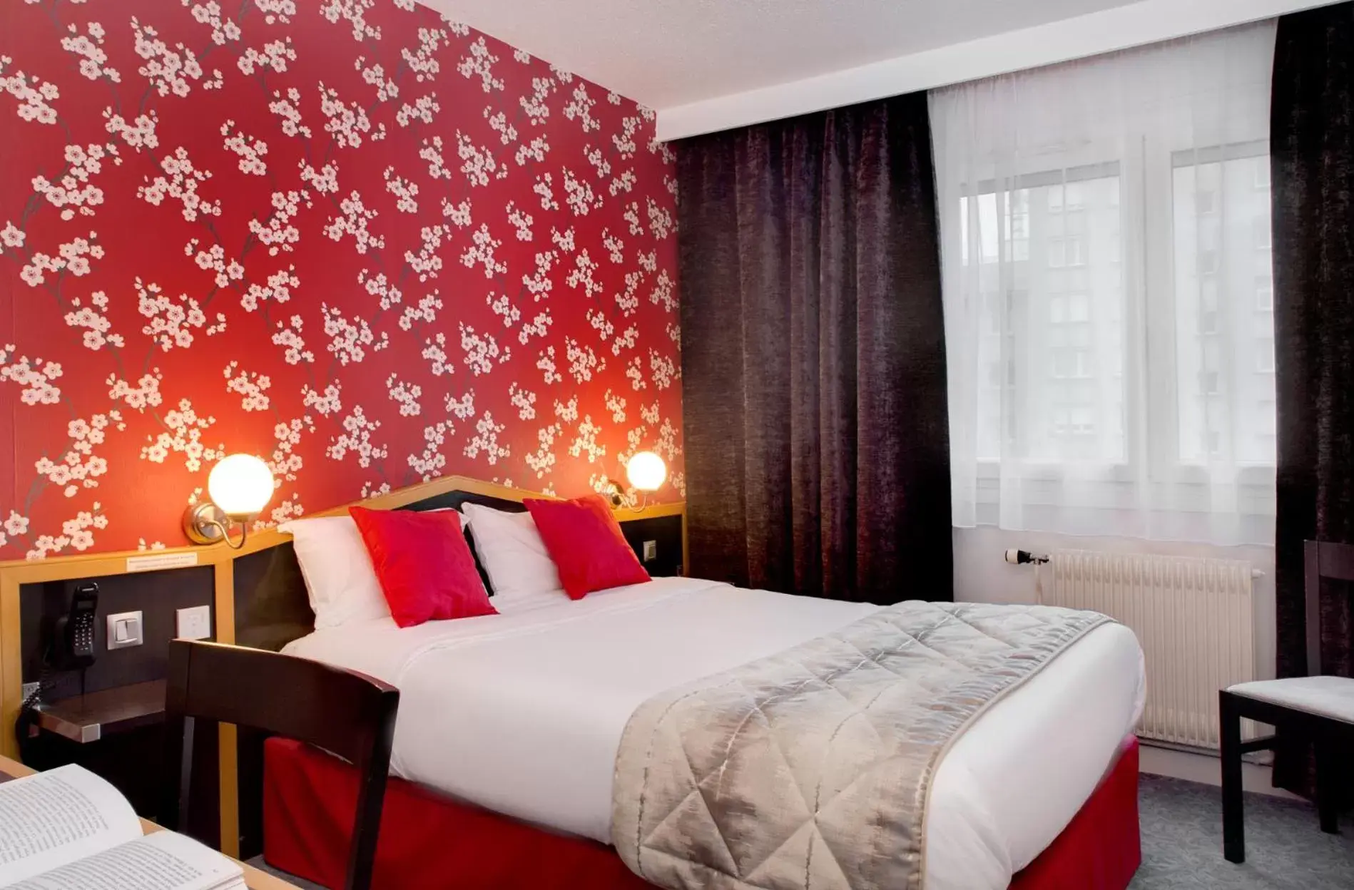 Comfort Double Room in Logis Hôtel du Midi - Saint Etienne Sud Comfort Double Room in Logis Hôtel du Midi - Saint Etienne Sud