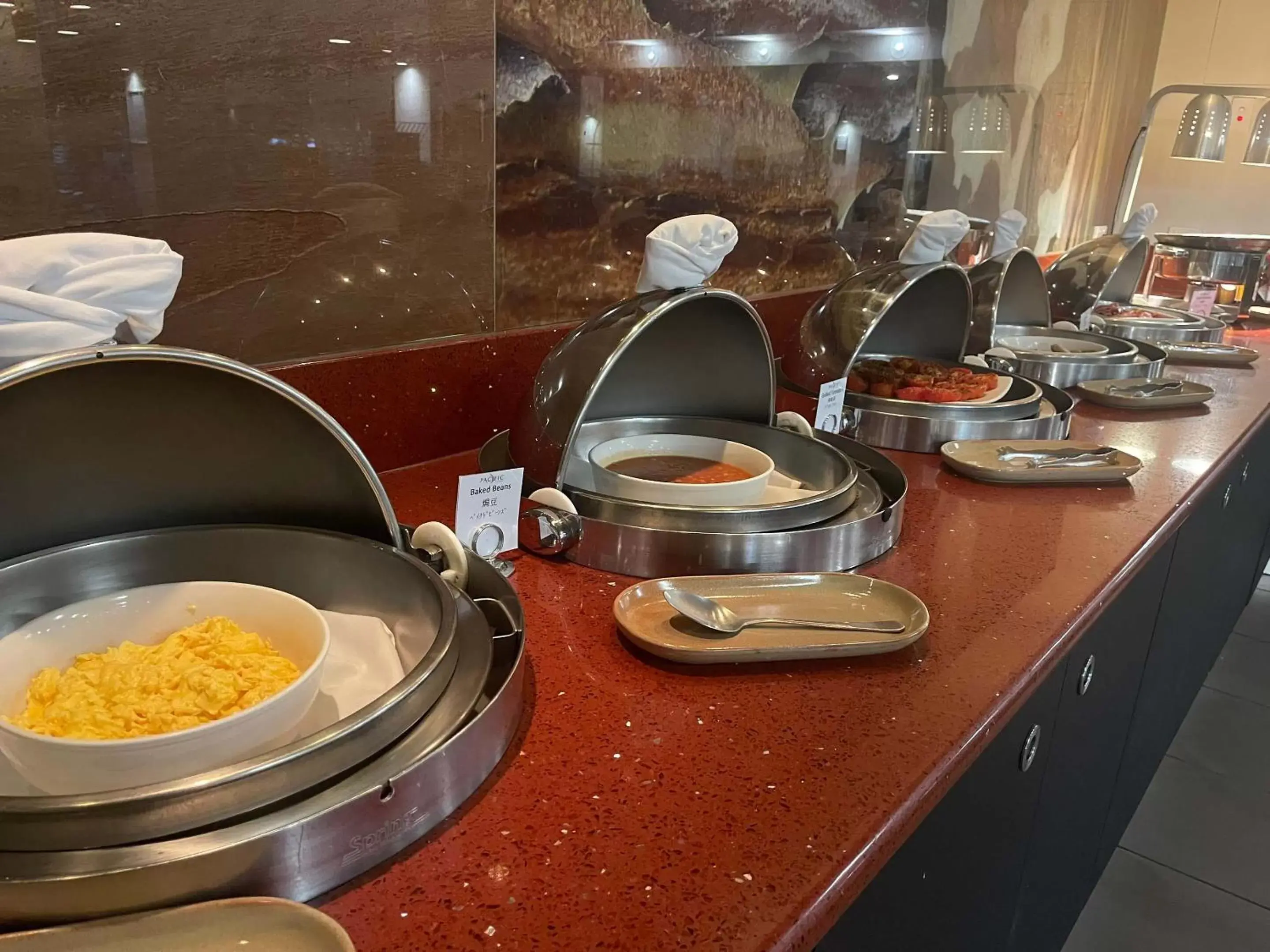 Buffet breakfast, Kitchen/Kitchenette in Pacific Hotel Cairns