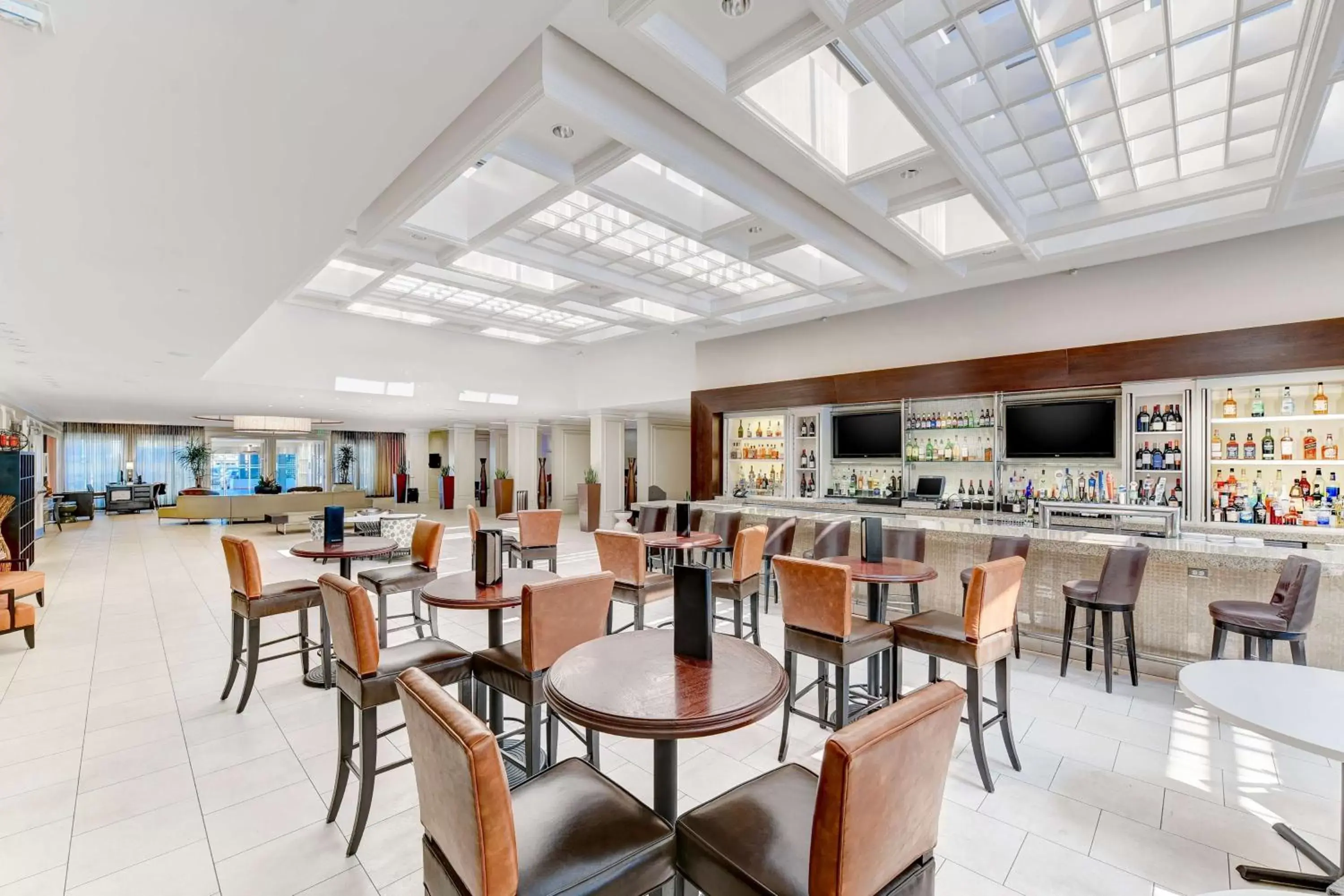 Dining area, Restaurant/Places to Eat in Hilton Irvine/Orange County Airport