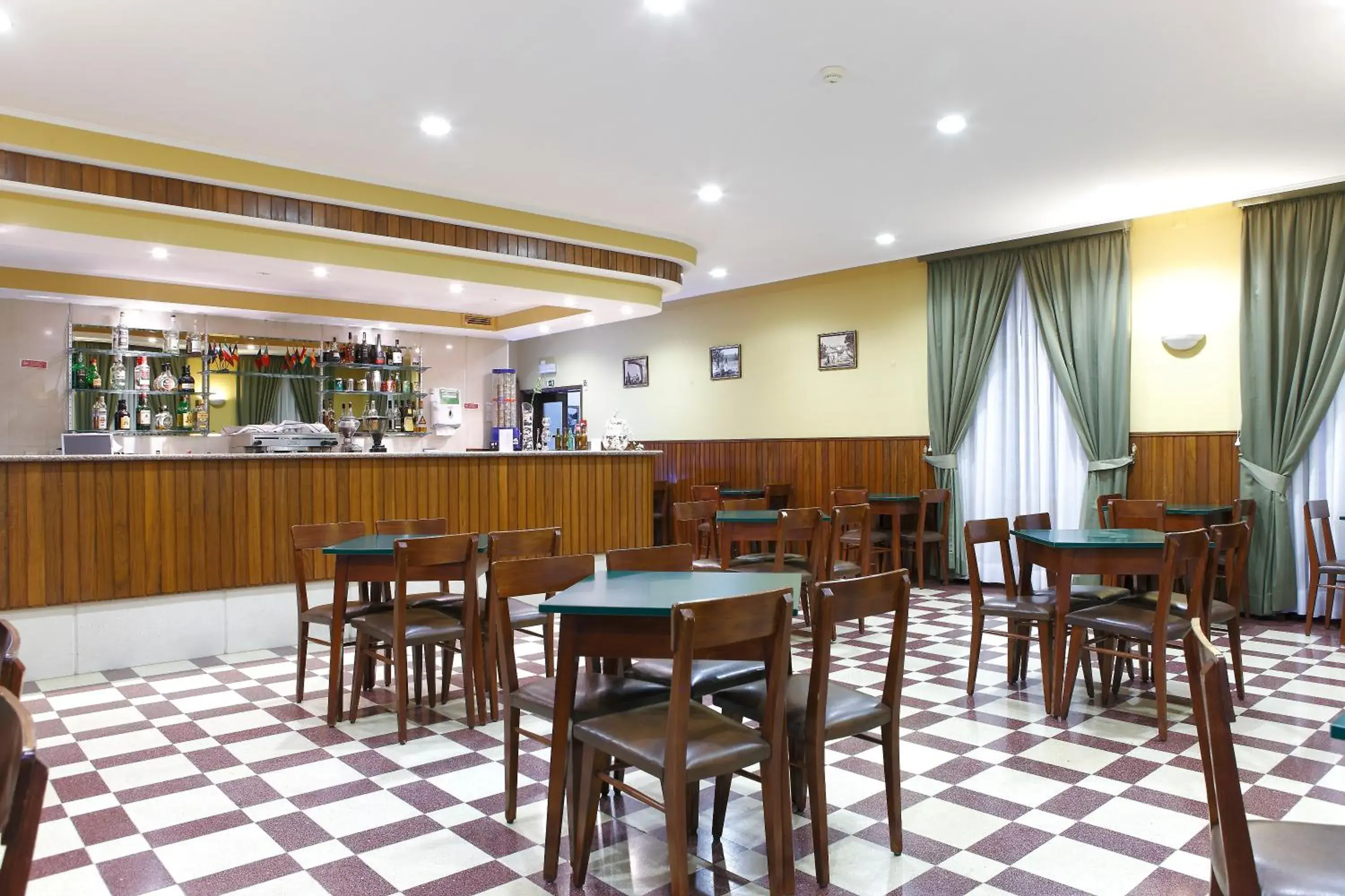 Communal lounge/ TV room, Restaurant/Places to Eat in Domus Pacis Fatima Hotel