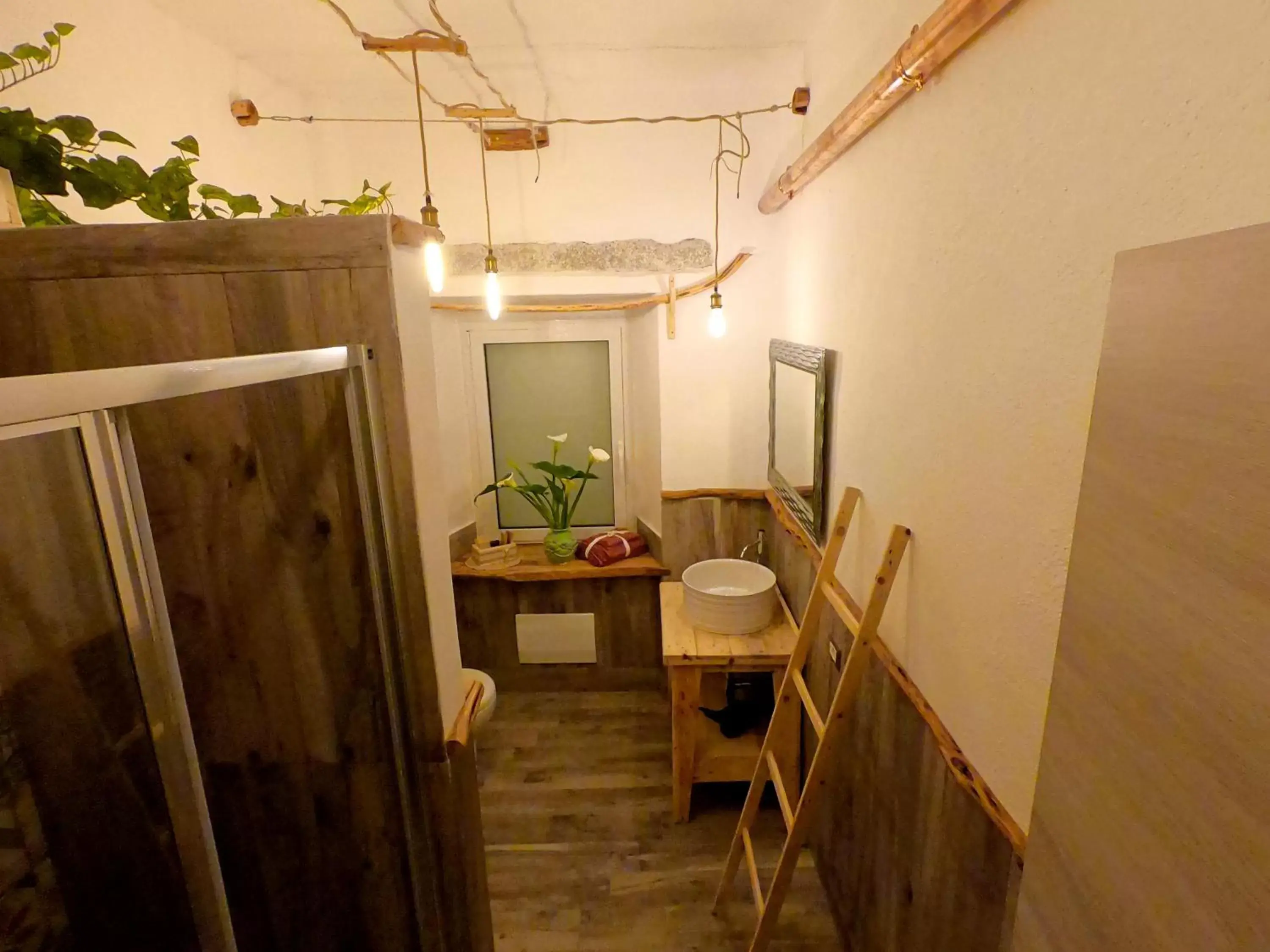 Bathroom, Dining Area in B&B François le cordonnier maison de charme