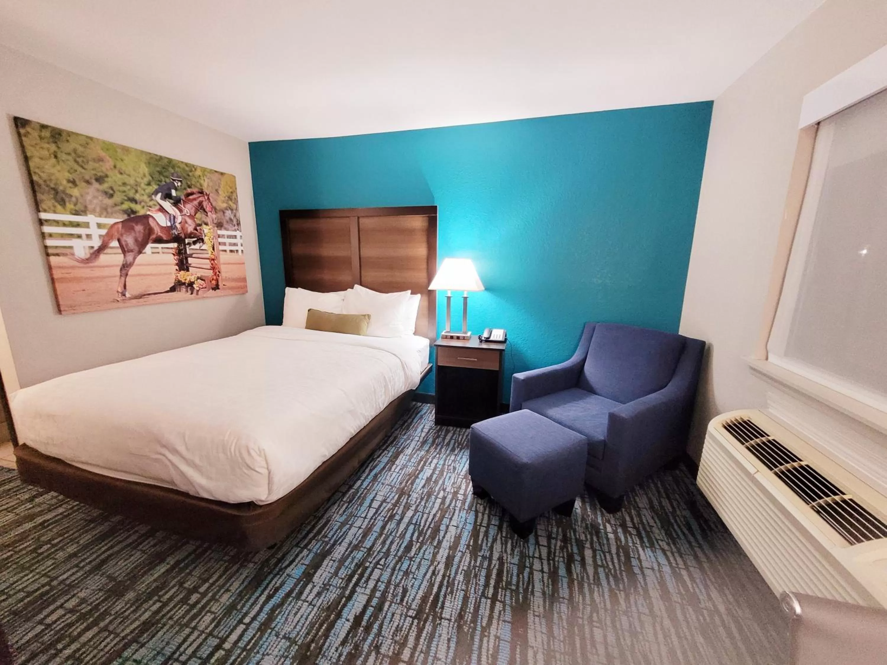 Bed in Clarion Pointe Harrodsburg-Danville