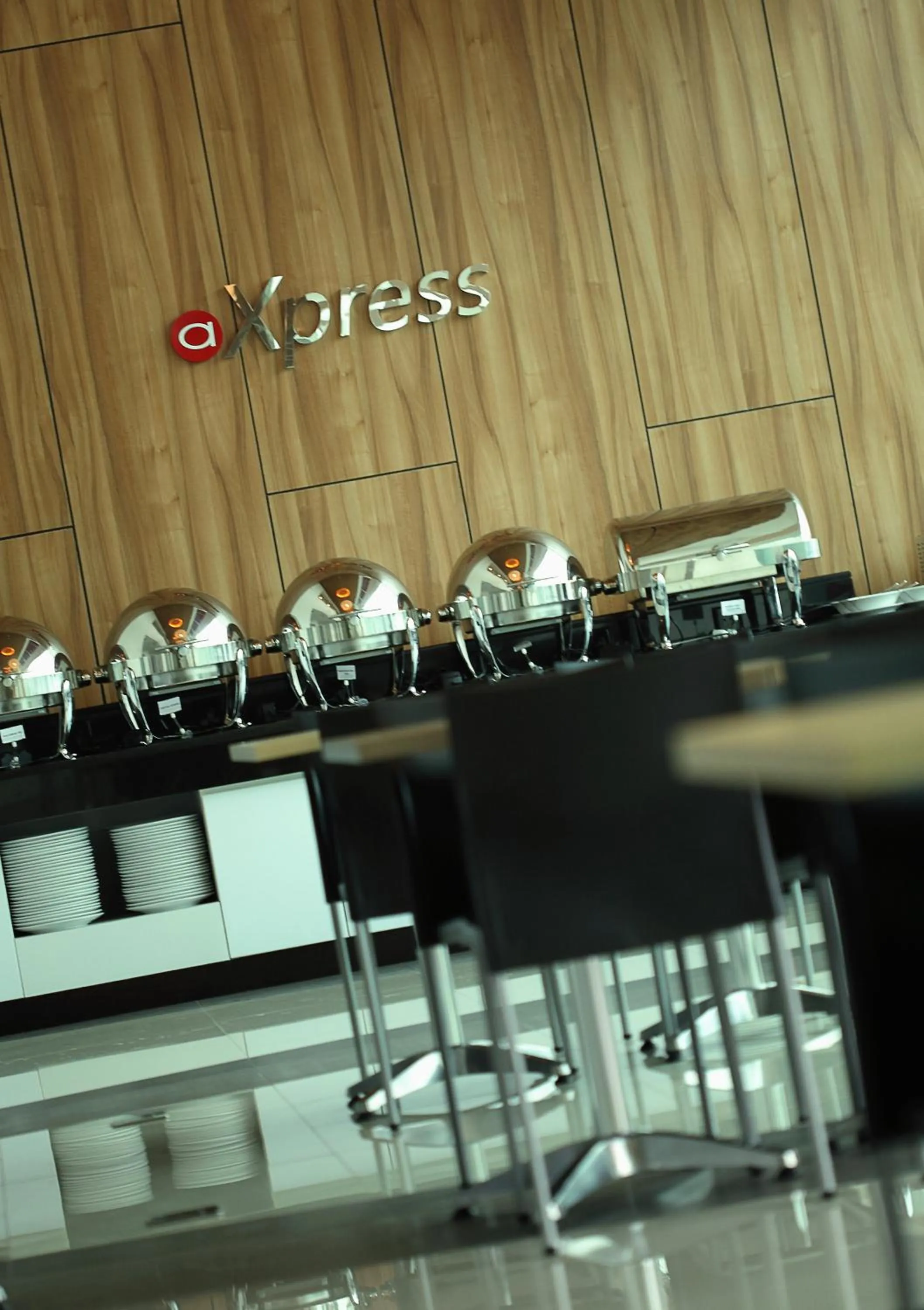 Restaurant/places to eat in Amaris Hotel Tendean