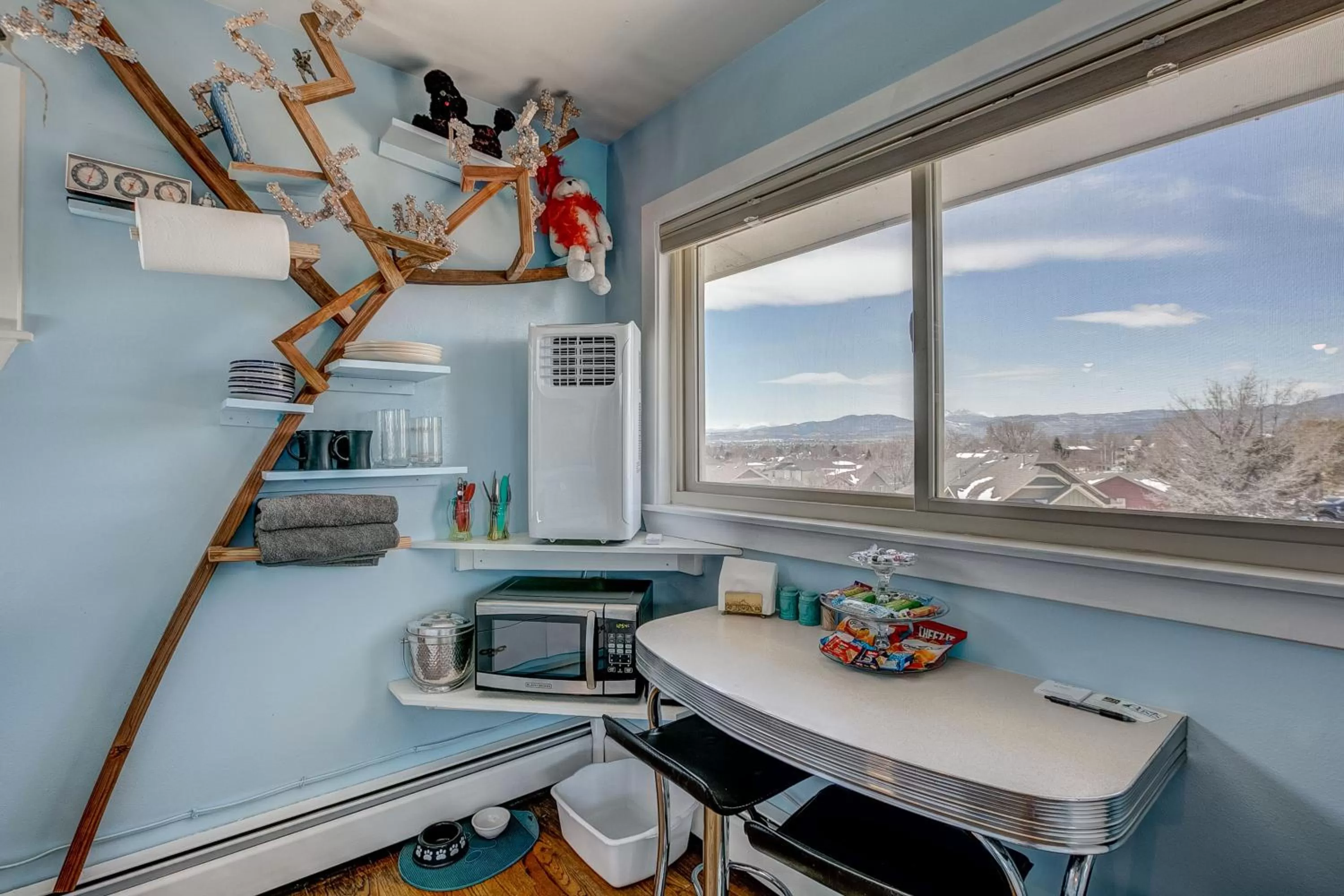 Kitchen or kitchenette in The Oasis on Eisenhower