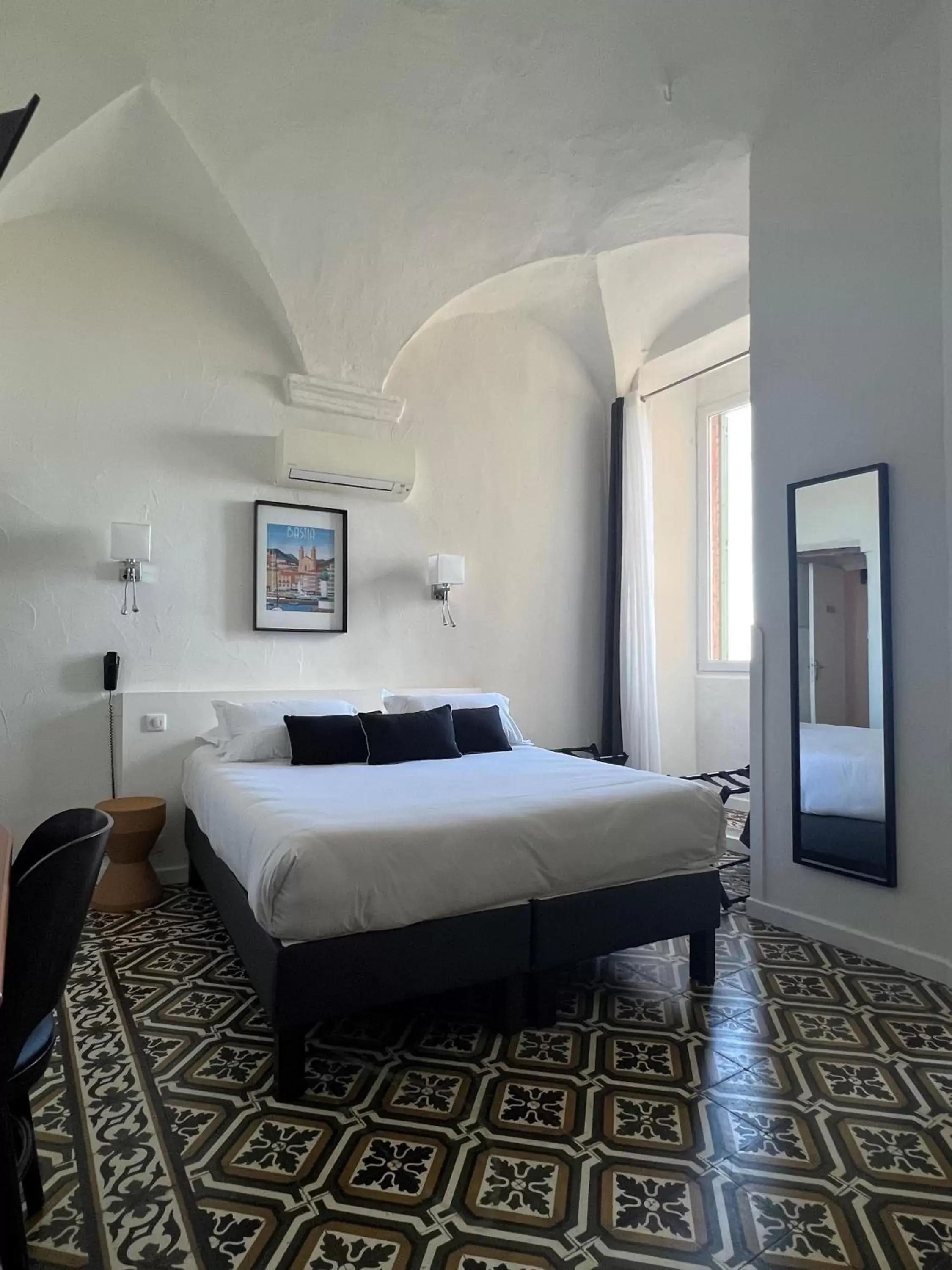 Bed in Hôtel Posta Vecchia