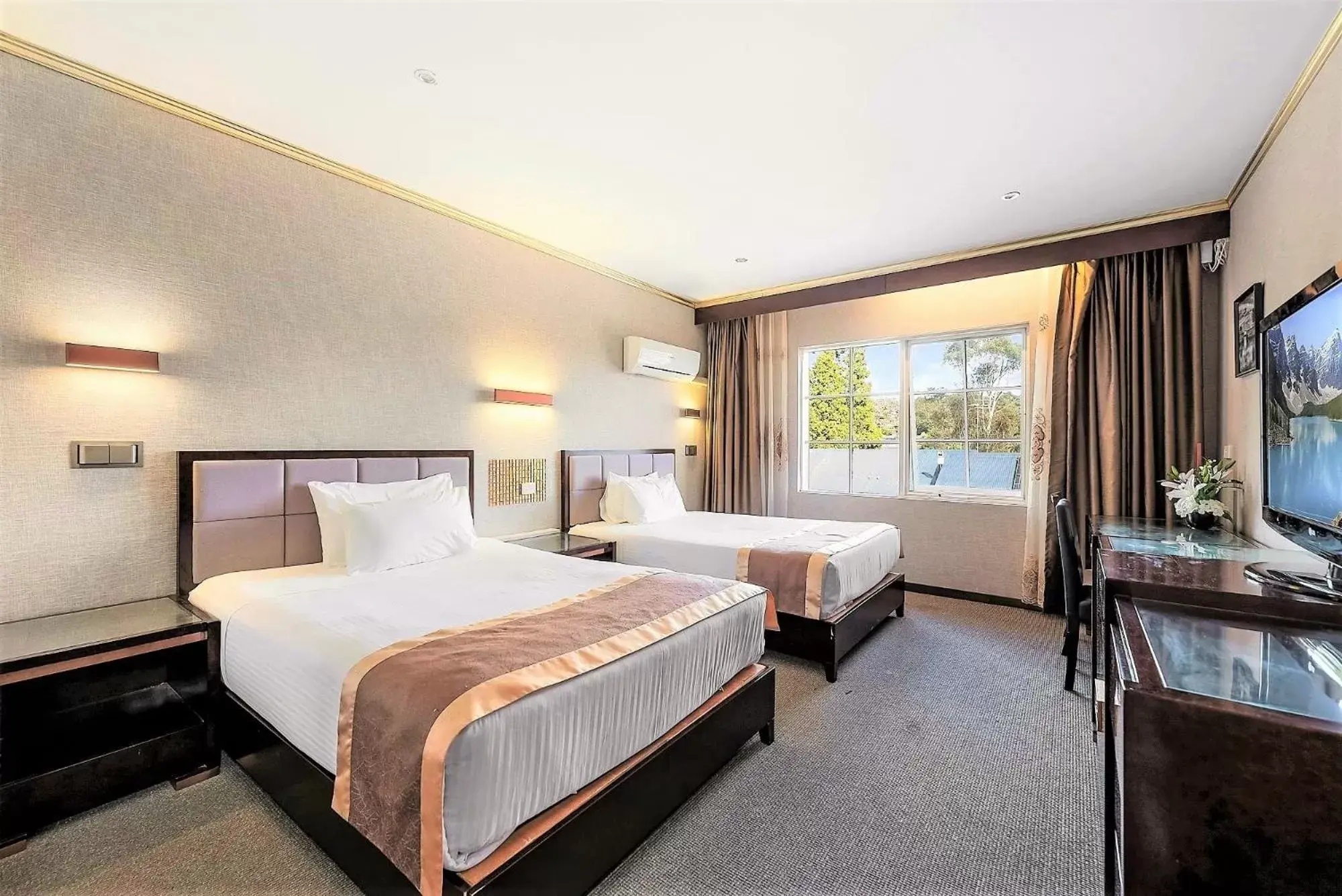 Bed in Eltham Gateway Hotel & Conference Centre