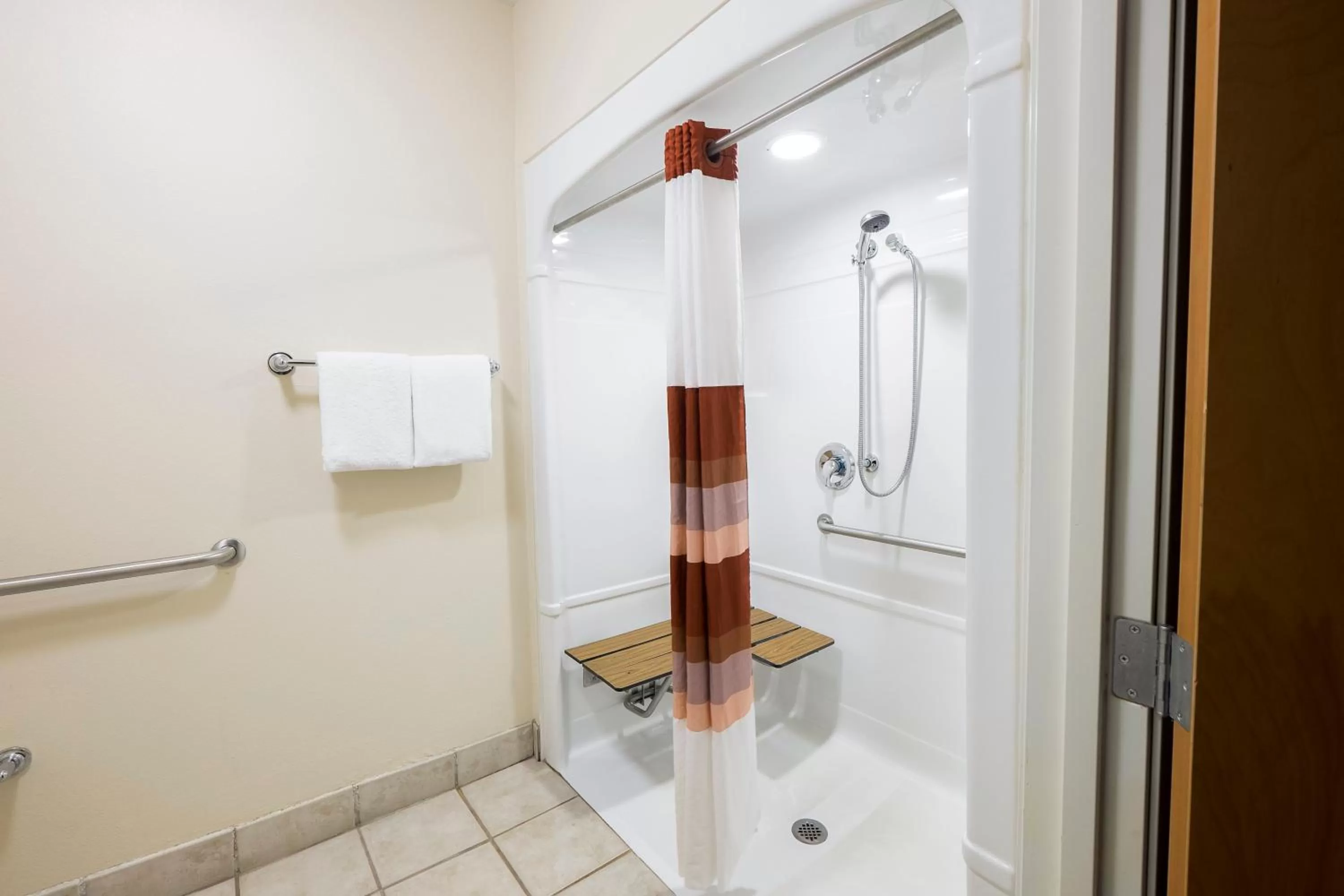 Bathroom in Red Roof Inn PLUS+ Boston - Logan