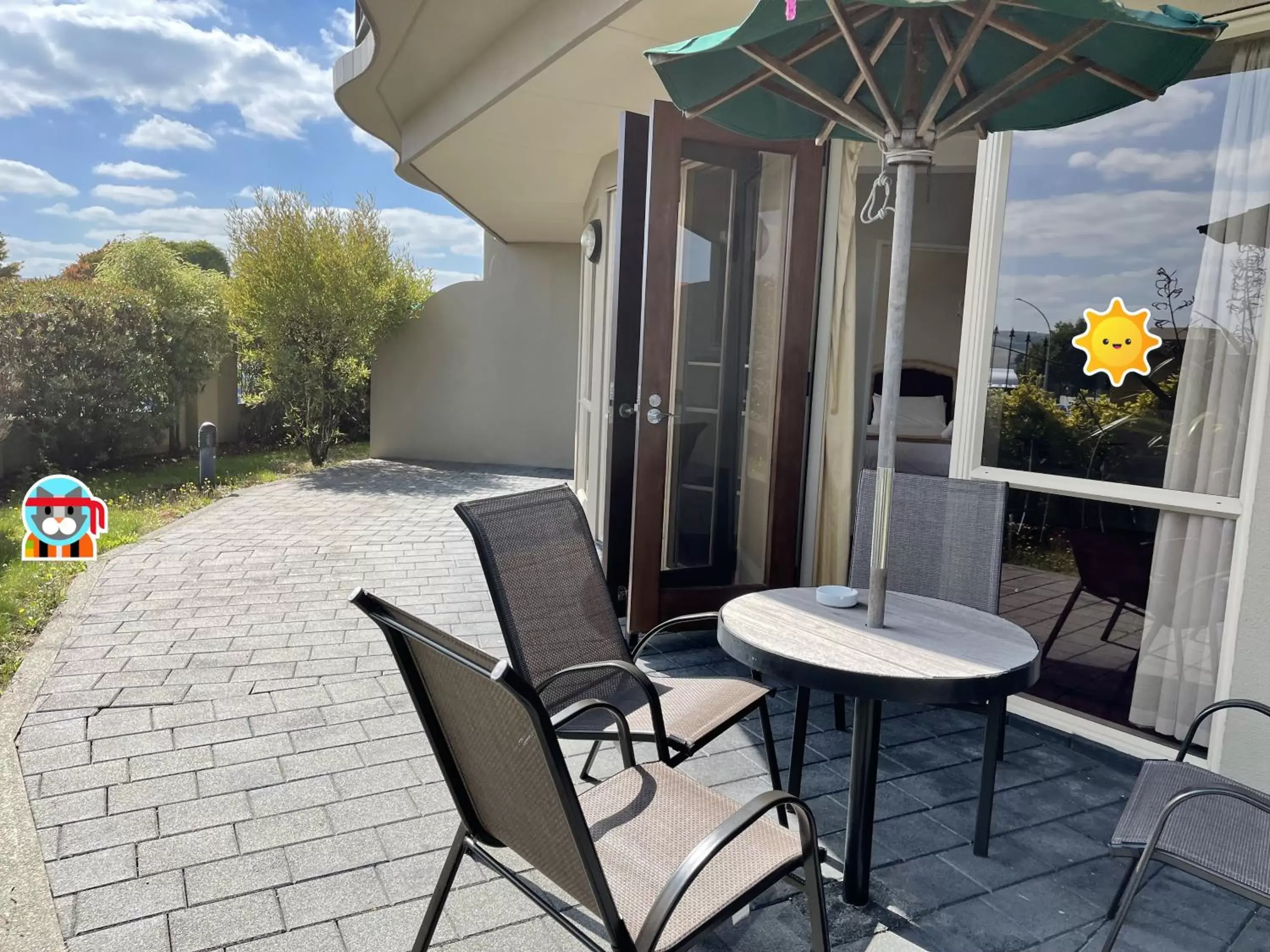 Patio in Chantillys Motor Lodge