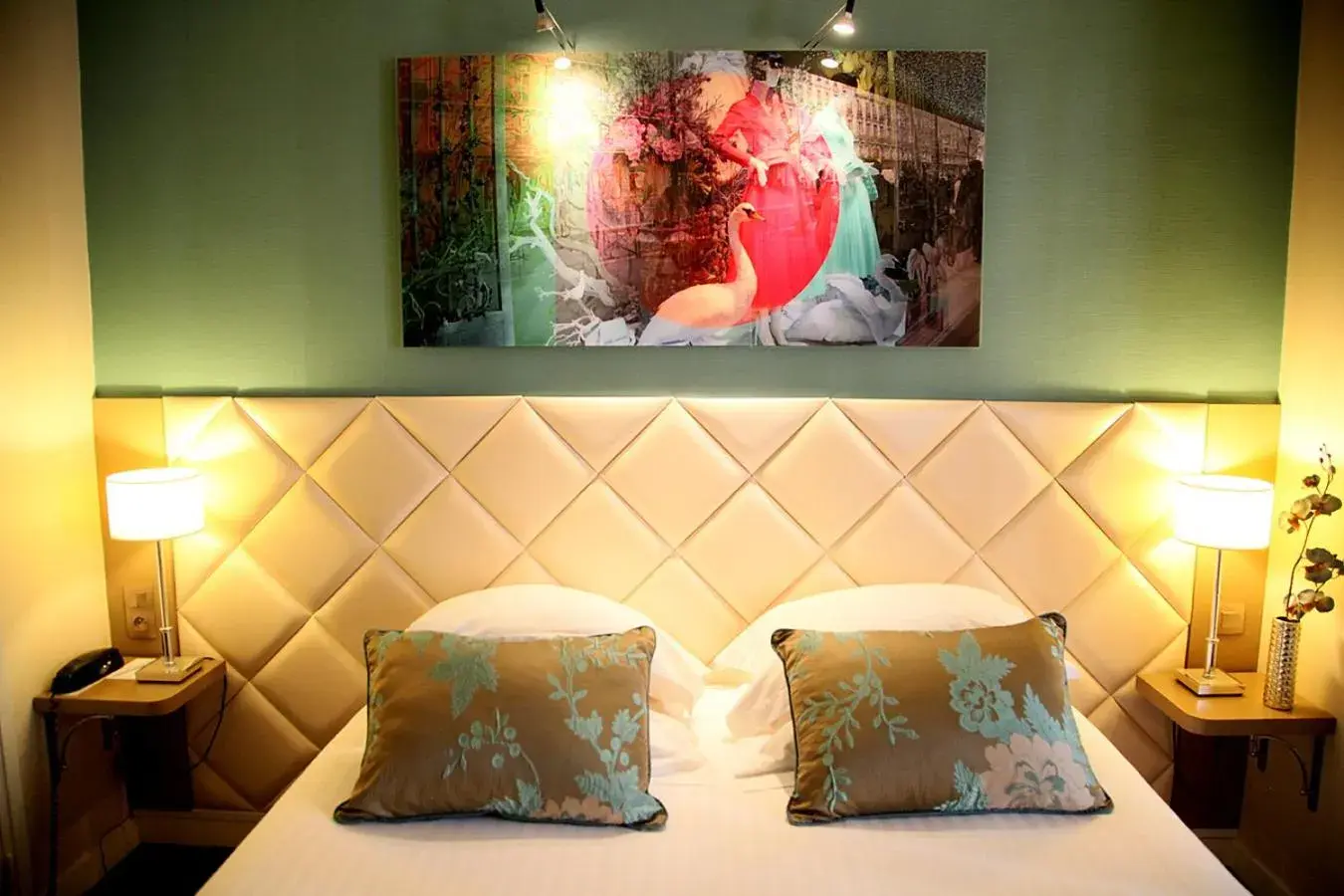 Decorative detail, Bed in Hotel Best Western Anjou Lafayette