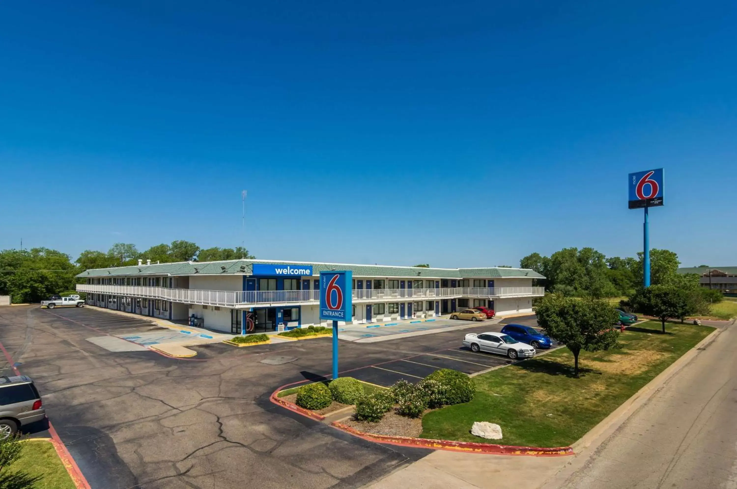 Property Building in Motel 6-Bellmead, TX - Waco