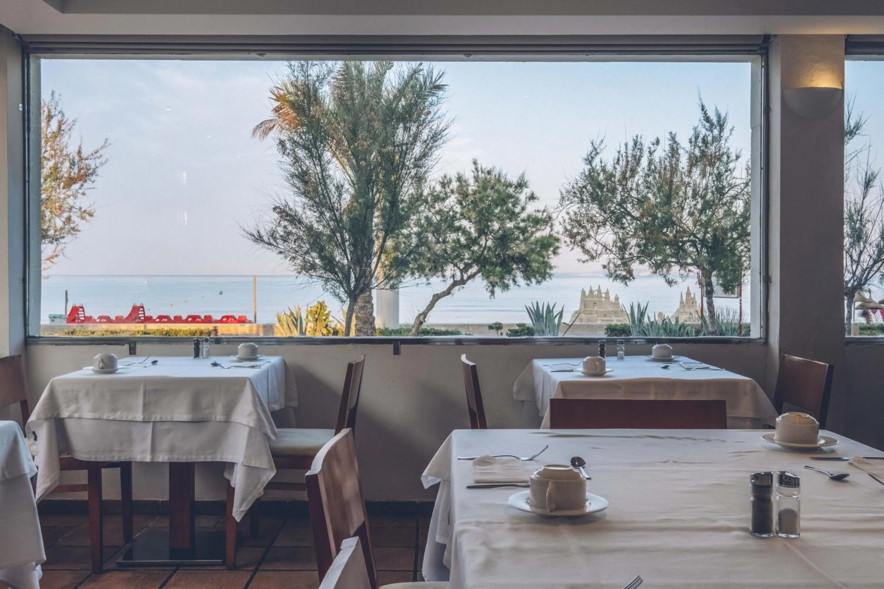 Restaurant/places to eat in AYA Seahotel - Adults Only