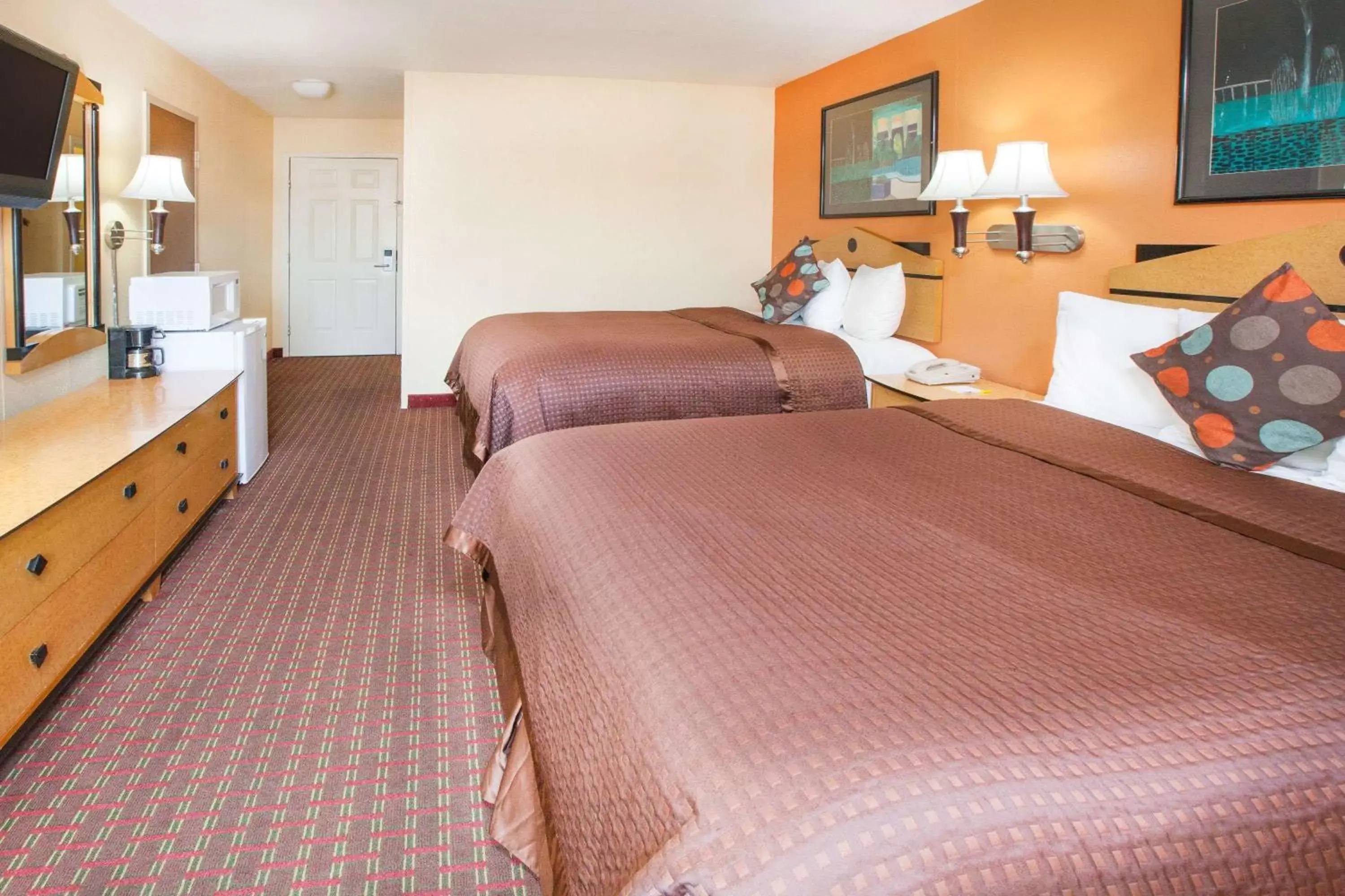 Photo of the whole room, Bed in Days Inn by Wyndham Alma ARKANSAS