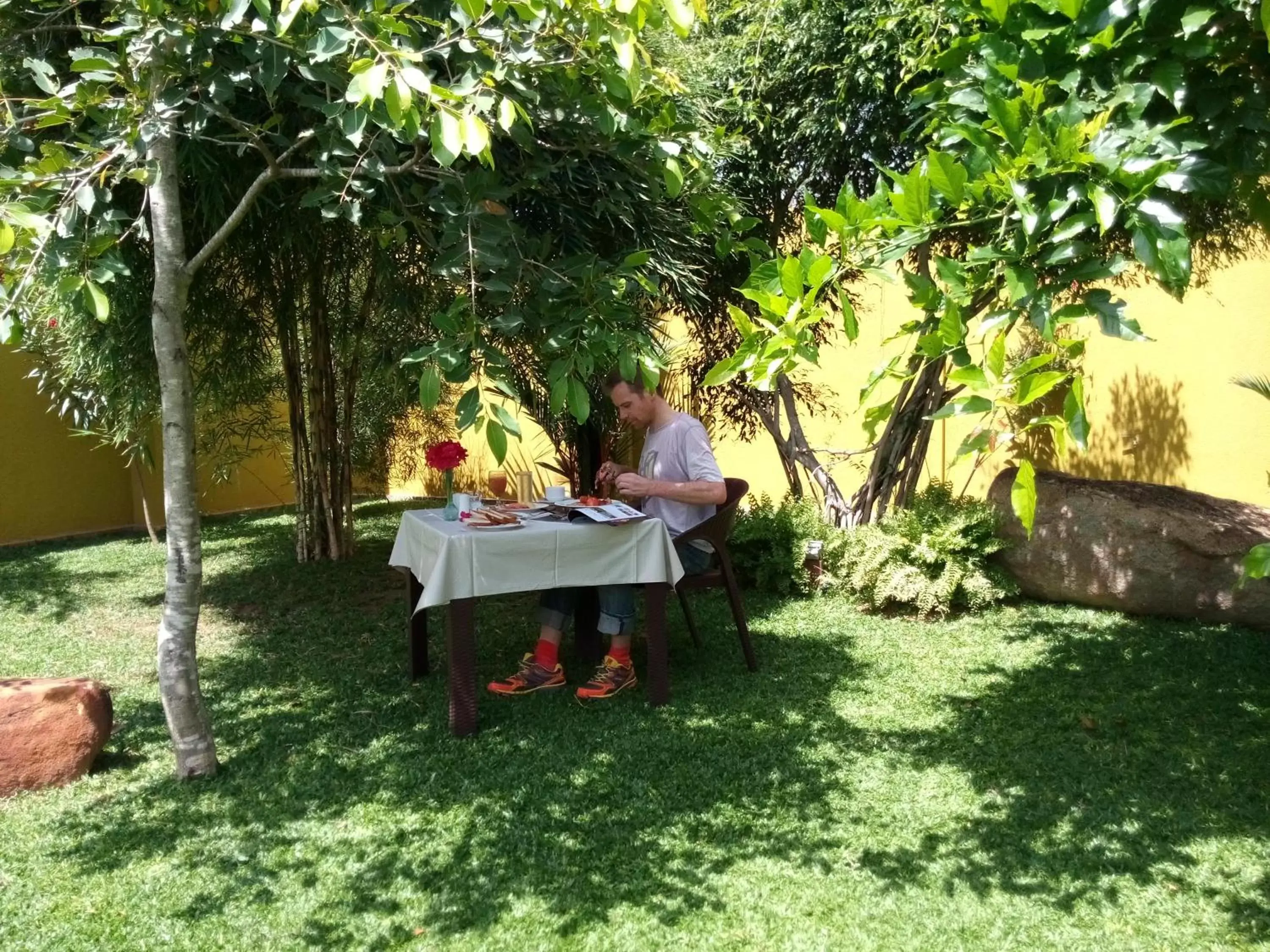 Restaurant/places to eat in Inlak Garden Hotel Restaurant/places to eat in Inlak Garden Hotel