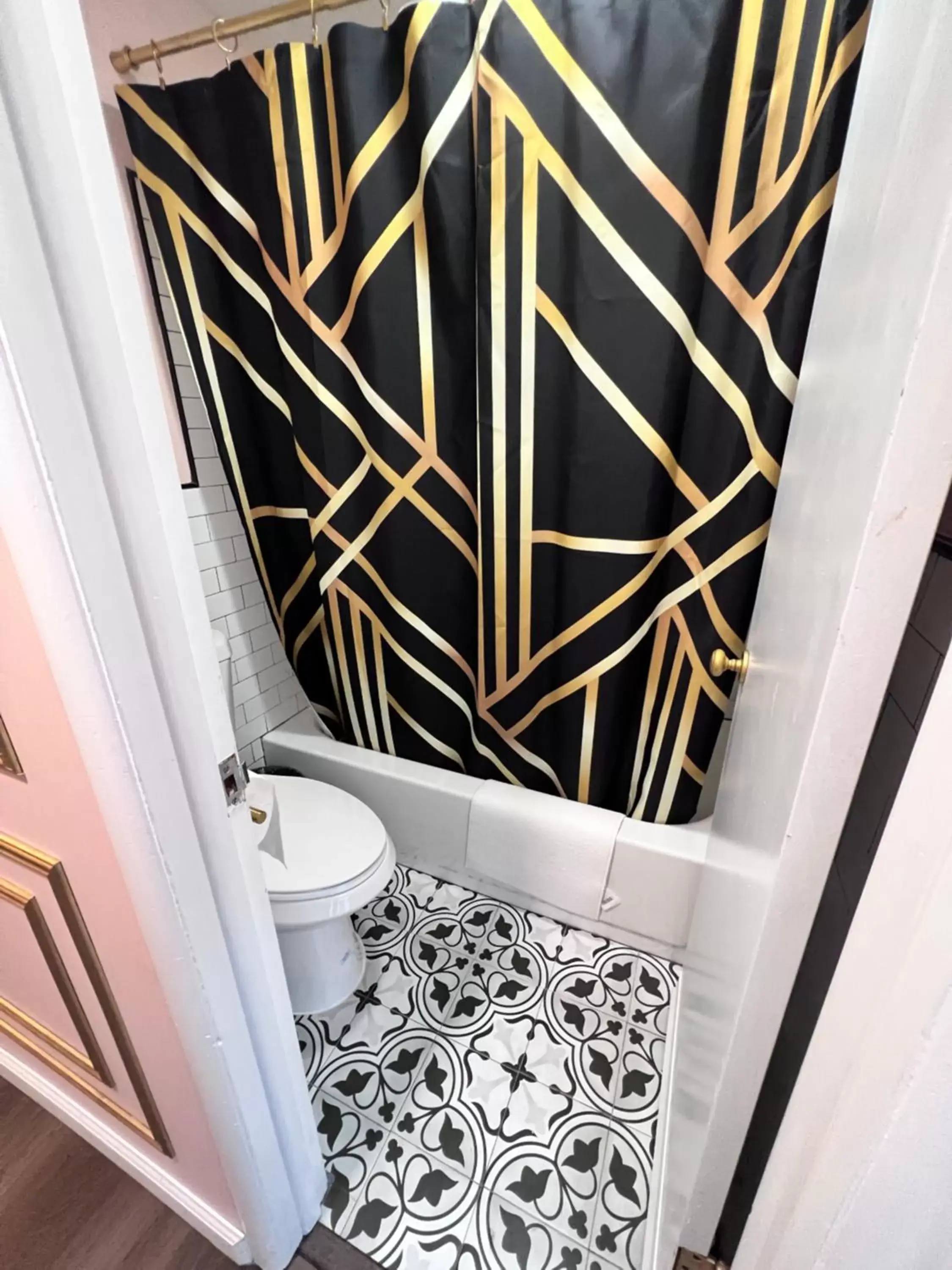 Bathroom in Great Gatsby Motel In