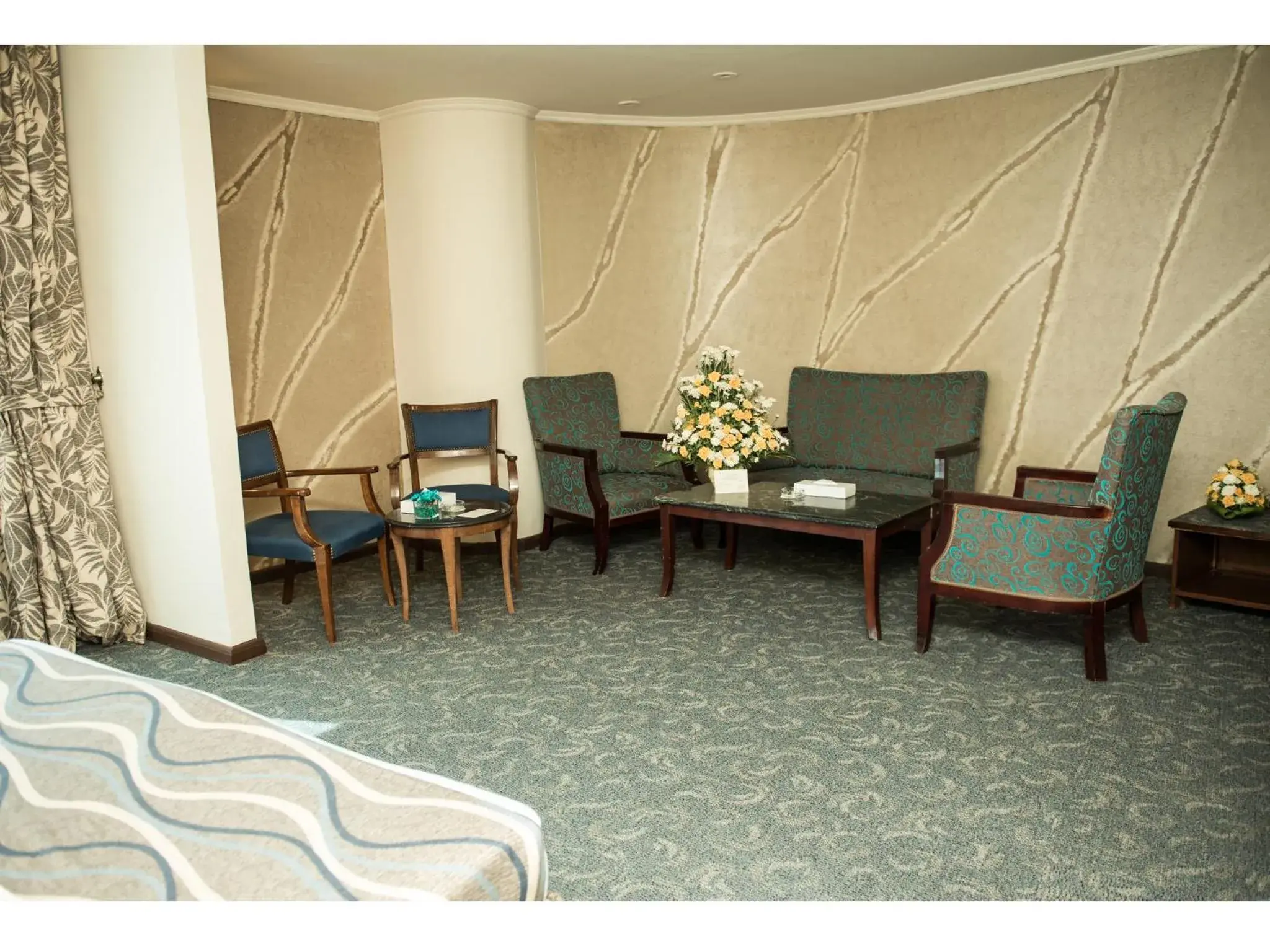 Bathroom, Seating Area in Cherry Maryski Hotel