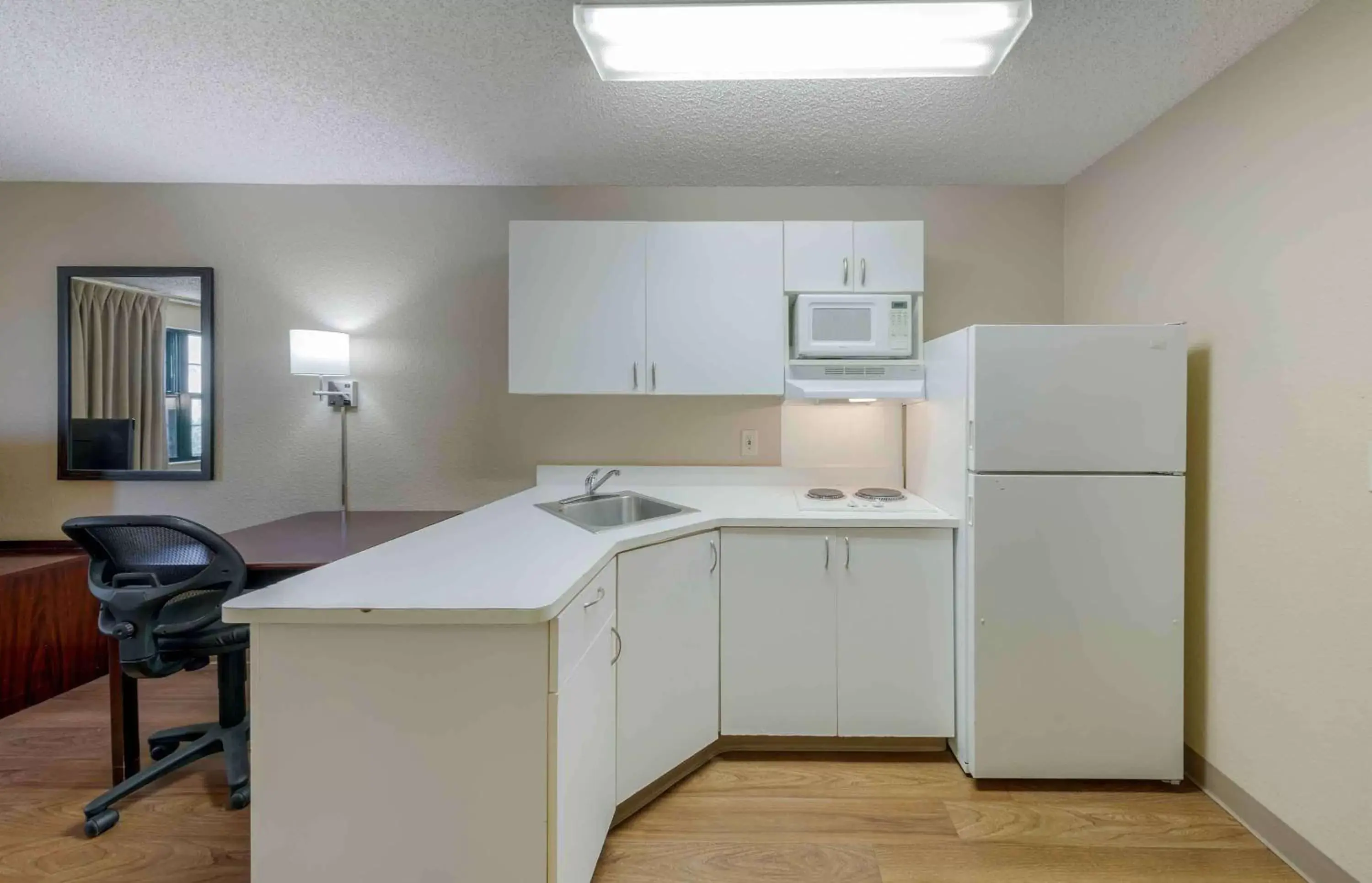 Bedroom, Kitchen/Kitchenette in Extended Stay America Suites - Los Angeles - Arcadia