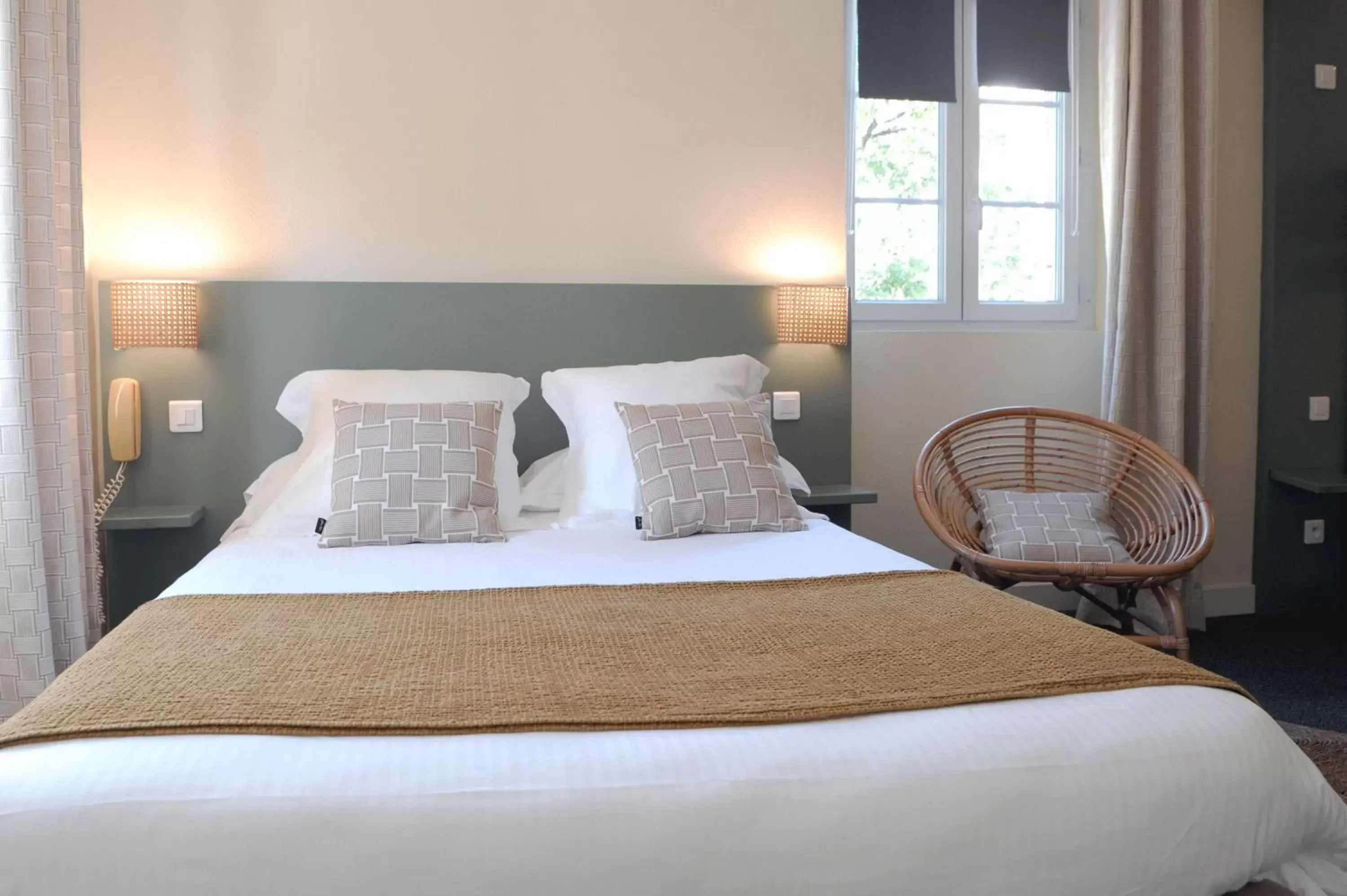 Bed in Logis Hôtel du Chêne Bed in Logis Hôtel du Chêne