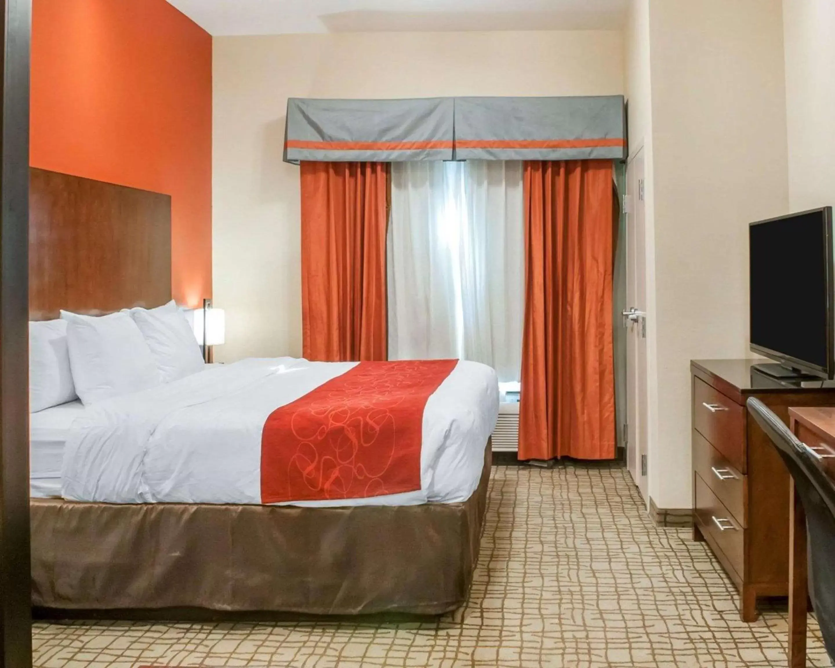 Bedroom, Bed in Comfort Suites Roswell