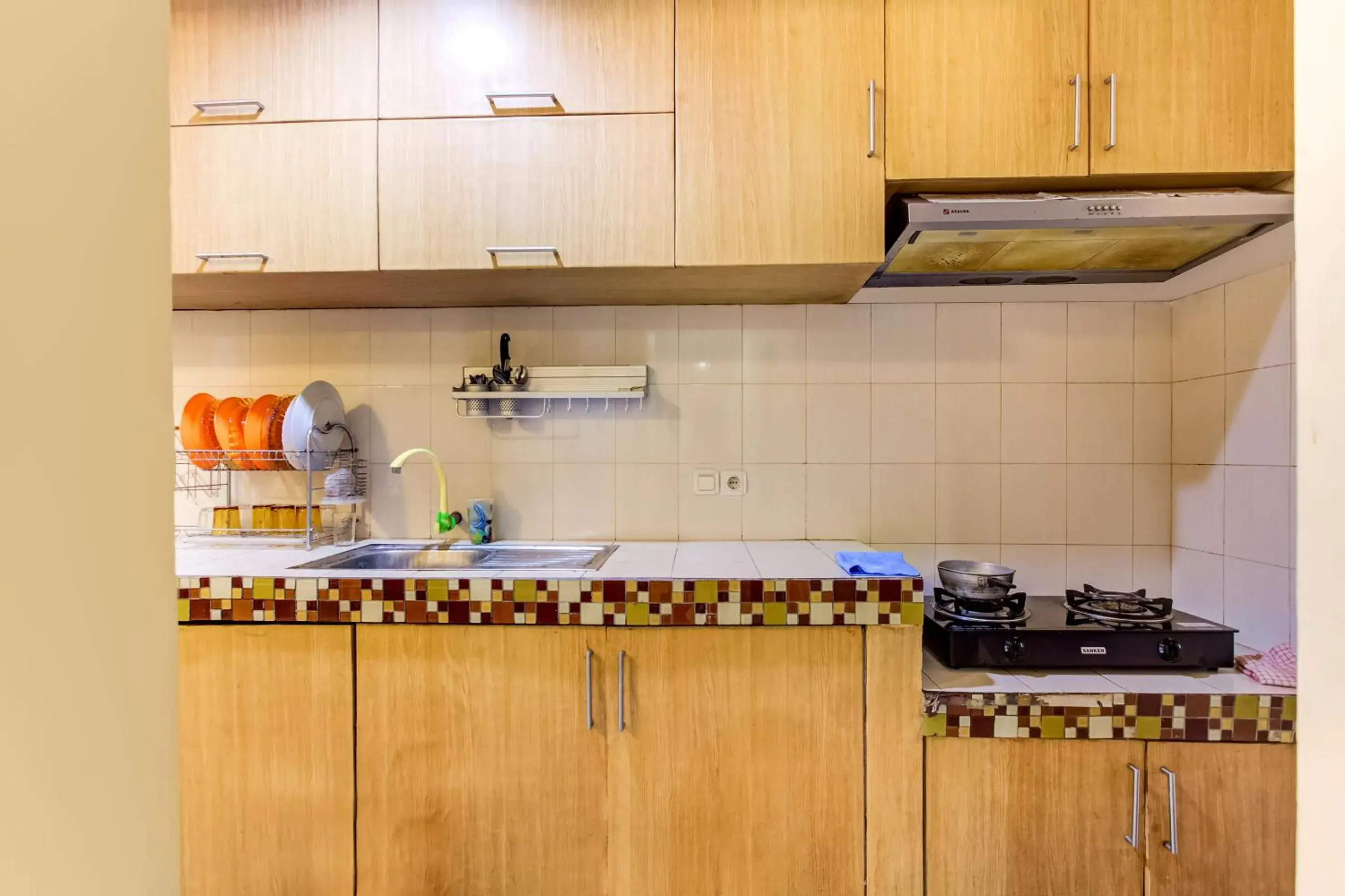 Communal kitchen, Kitchen/Kitchenette in OYO 3148 Sofia Homestay Syariah