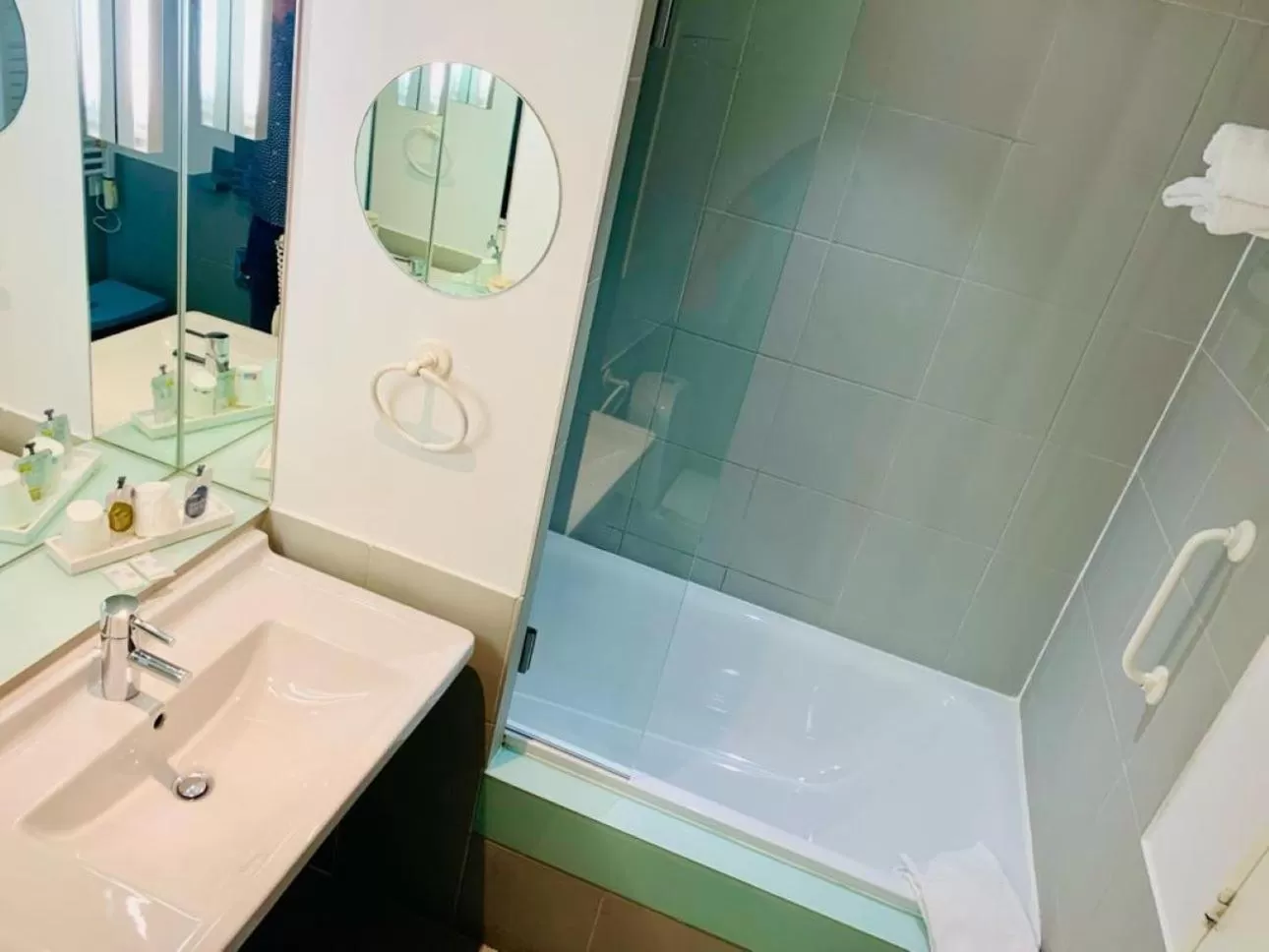 Bathroom in Standing Hotel Suites by Actisource