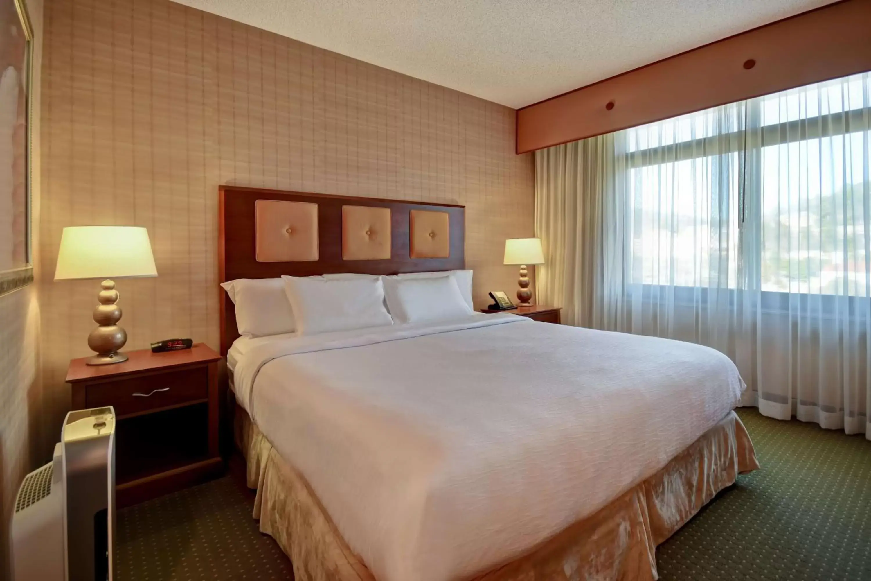 Bed in Embassy Suites Hot Springs - Hotel & Spa