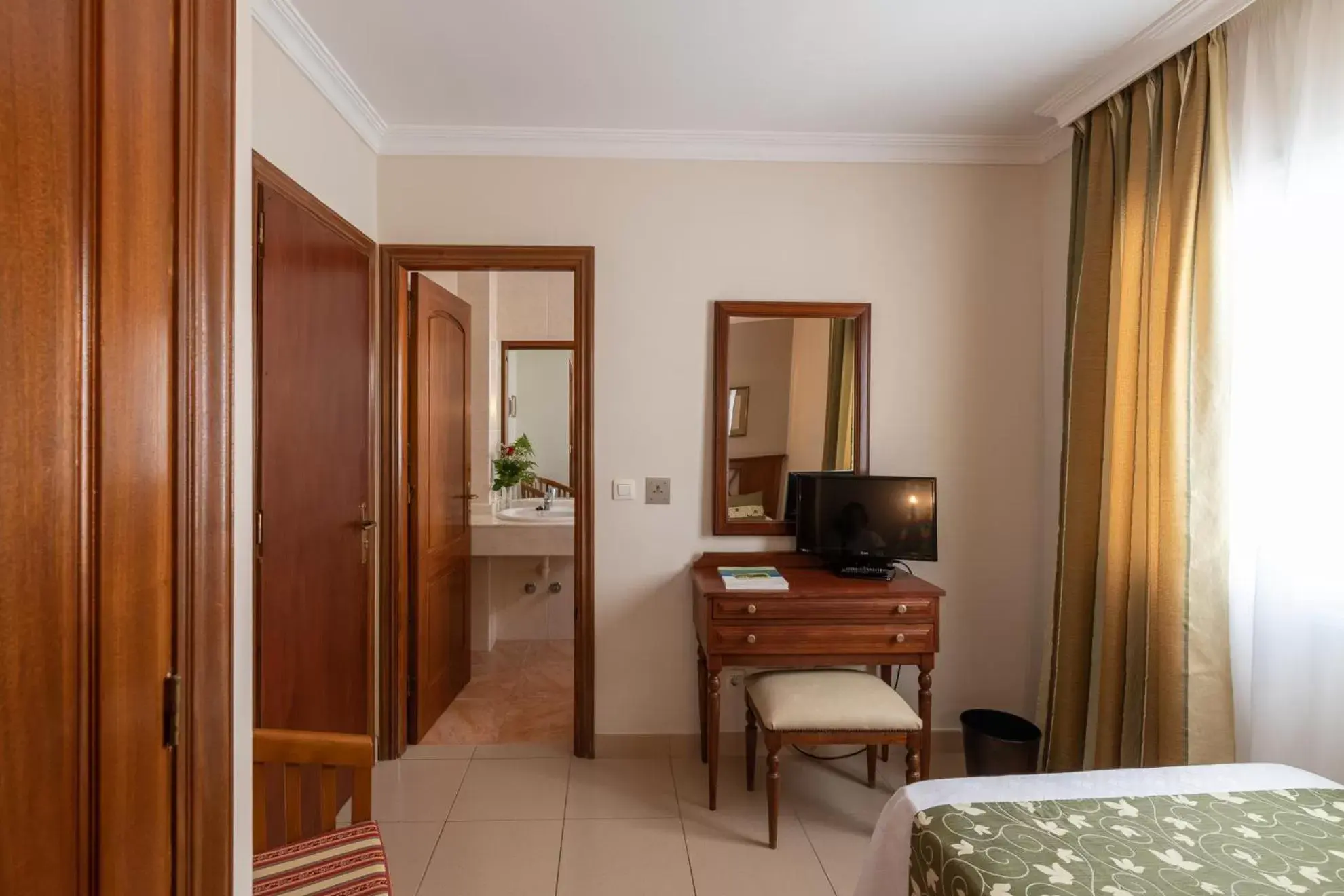 Photo of the whole room, Bed in Hotel Marte Photo of the whole room, Bed in Hotel Marte