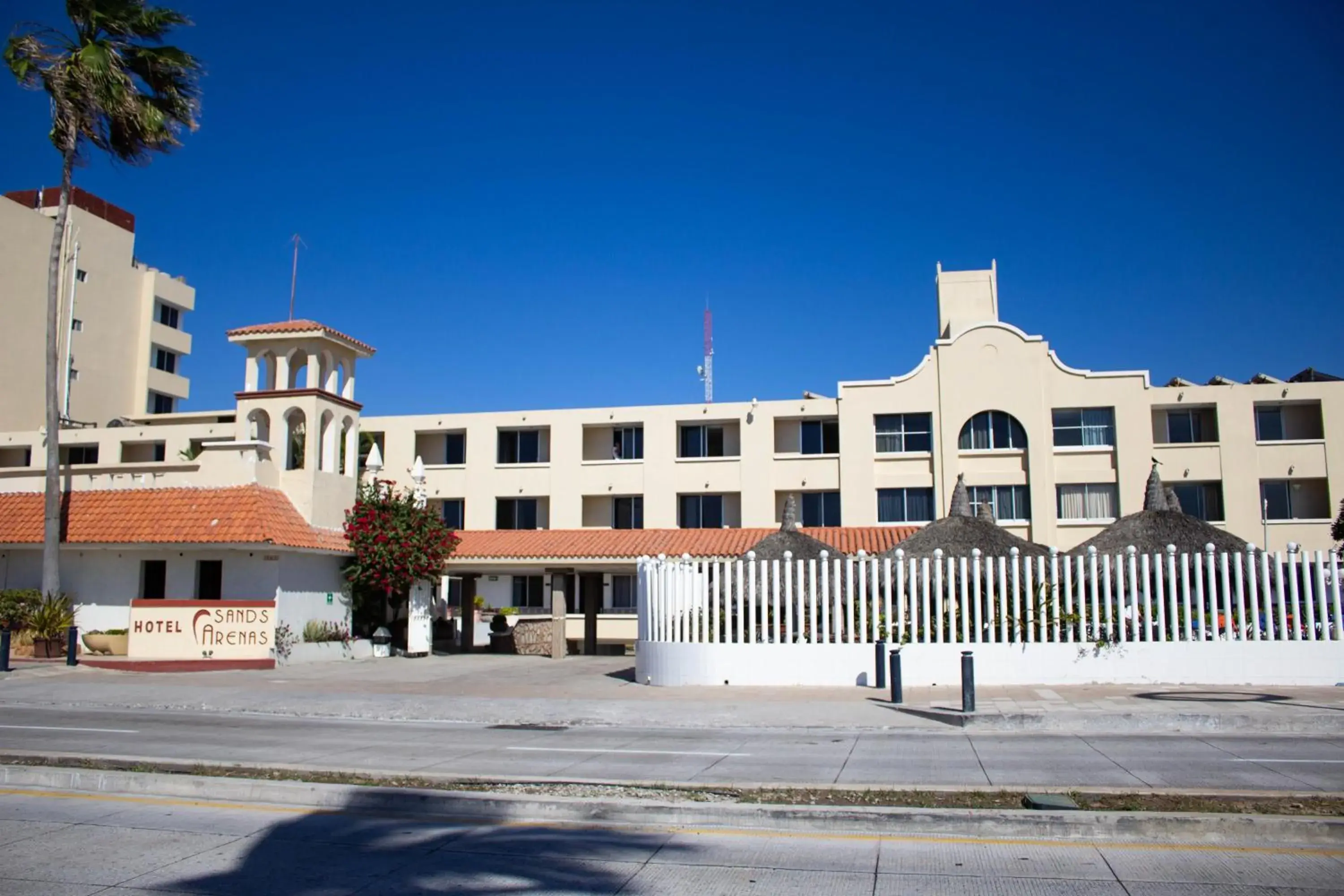 Facade/entrance, Property Building in Hotel Sands Arenas