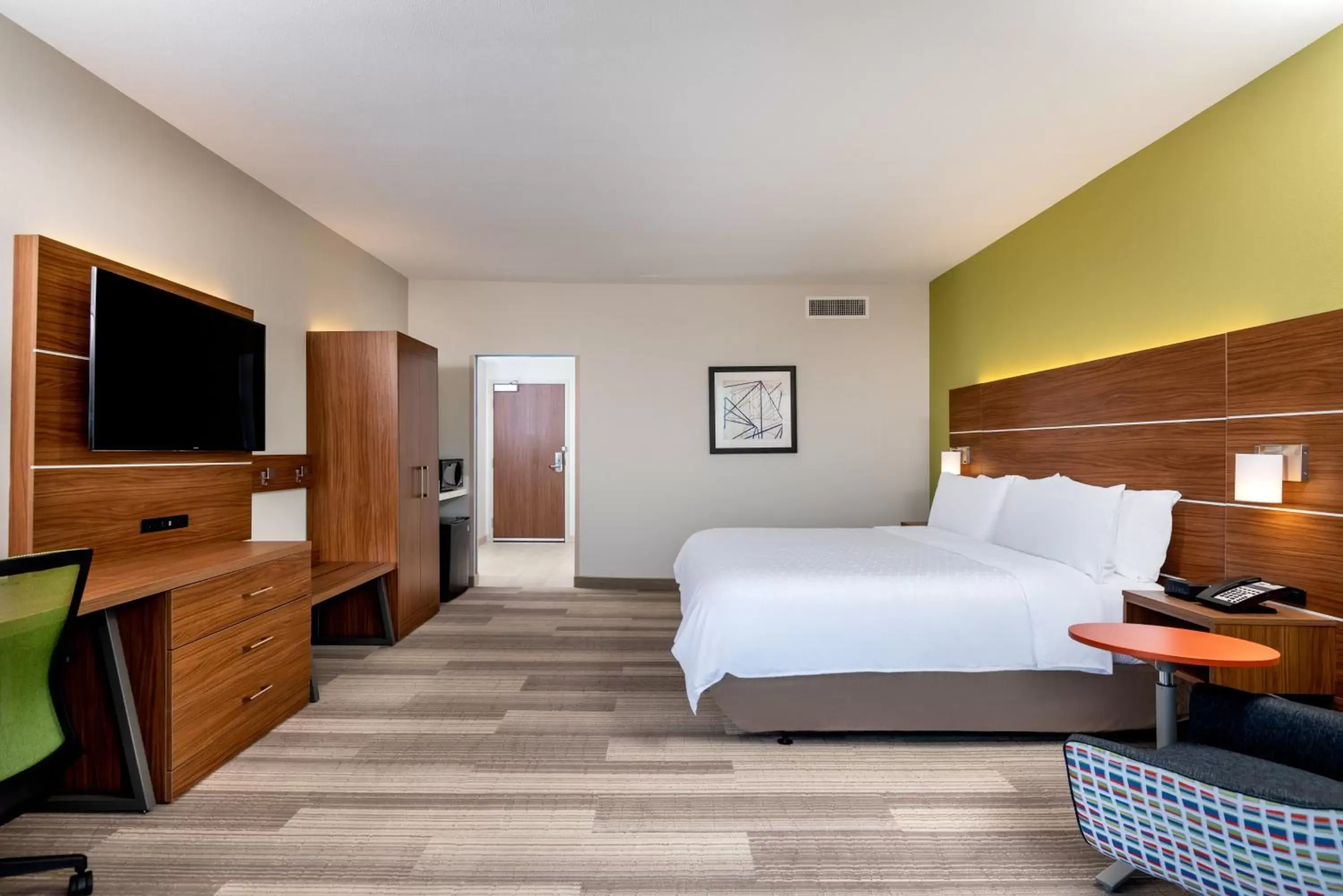 Bed in Holiday Inn Express & Suites Santa Ana - Orange County, an IHG Hotel