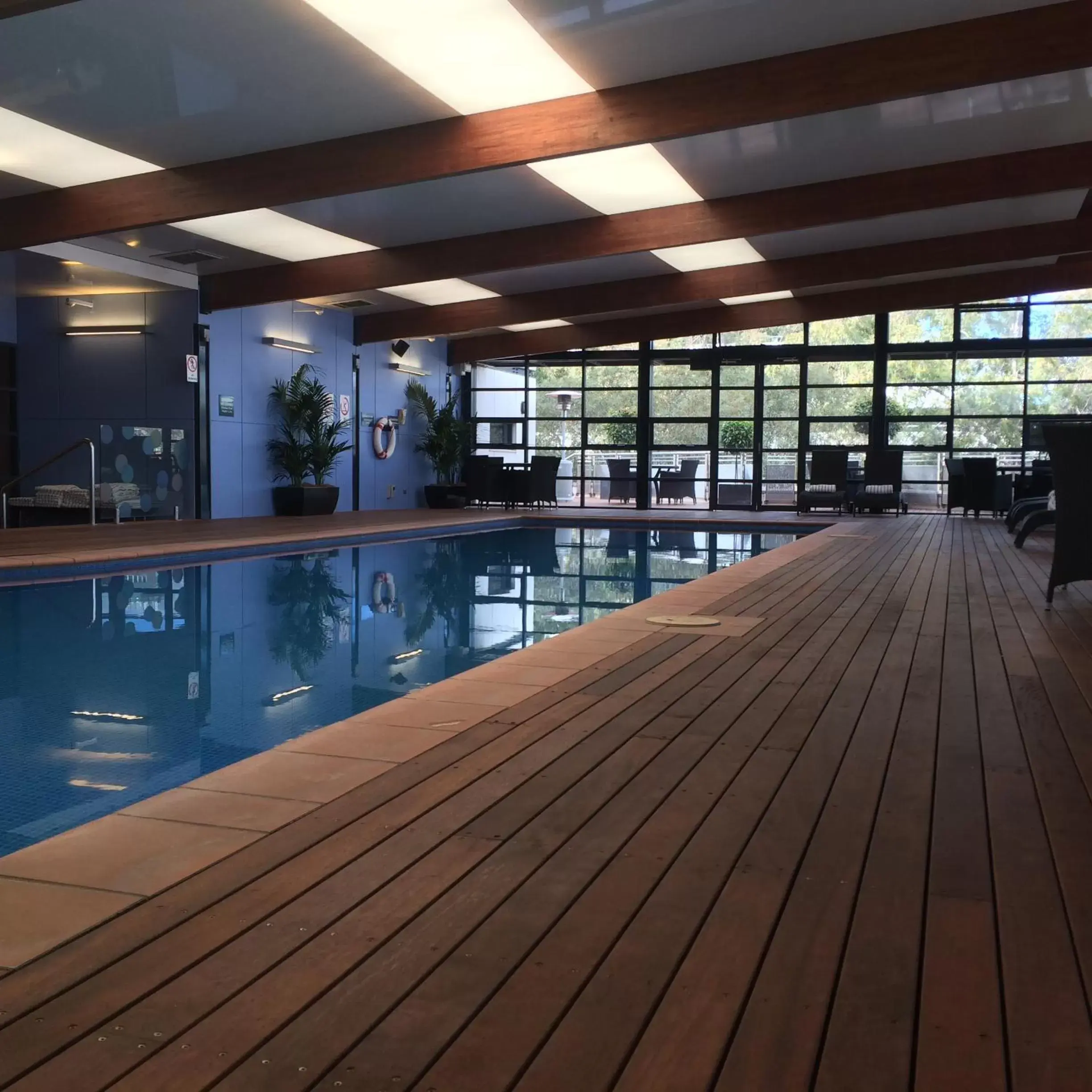 Swimming Pool in Novotel Canberra