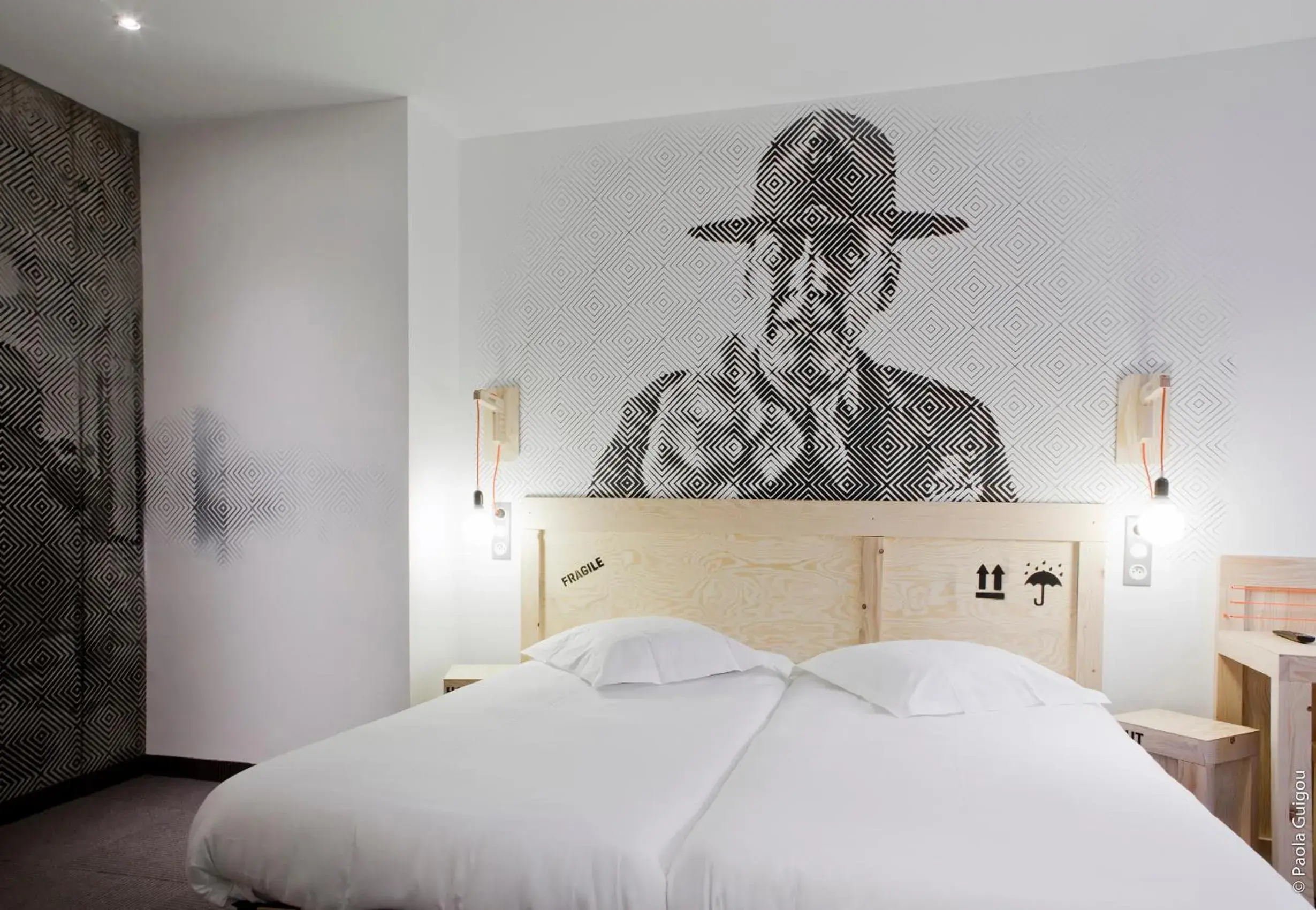 Photo of the whole room, Bed in Hôtel Graffalgar