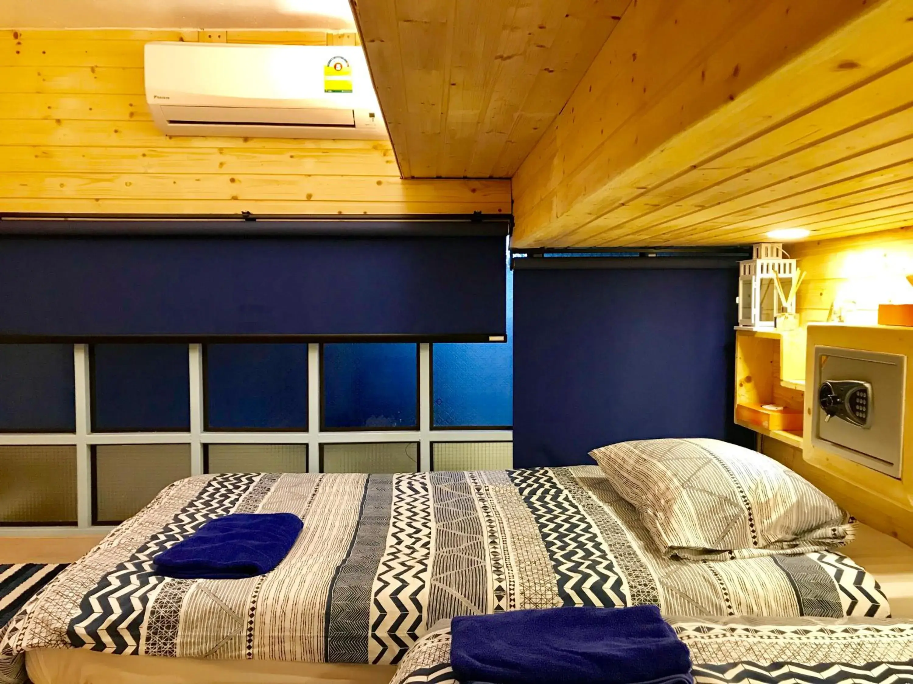 Bed in Blu Cabin Poshtel